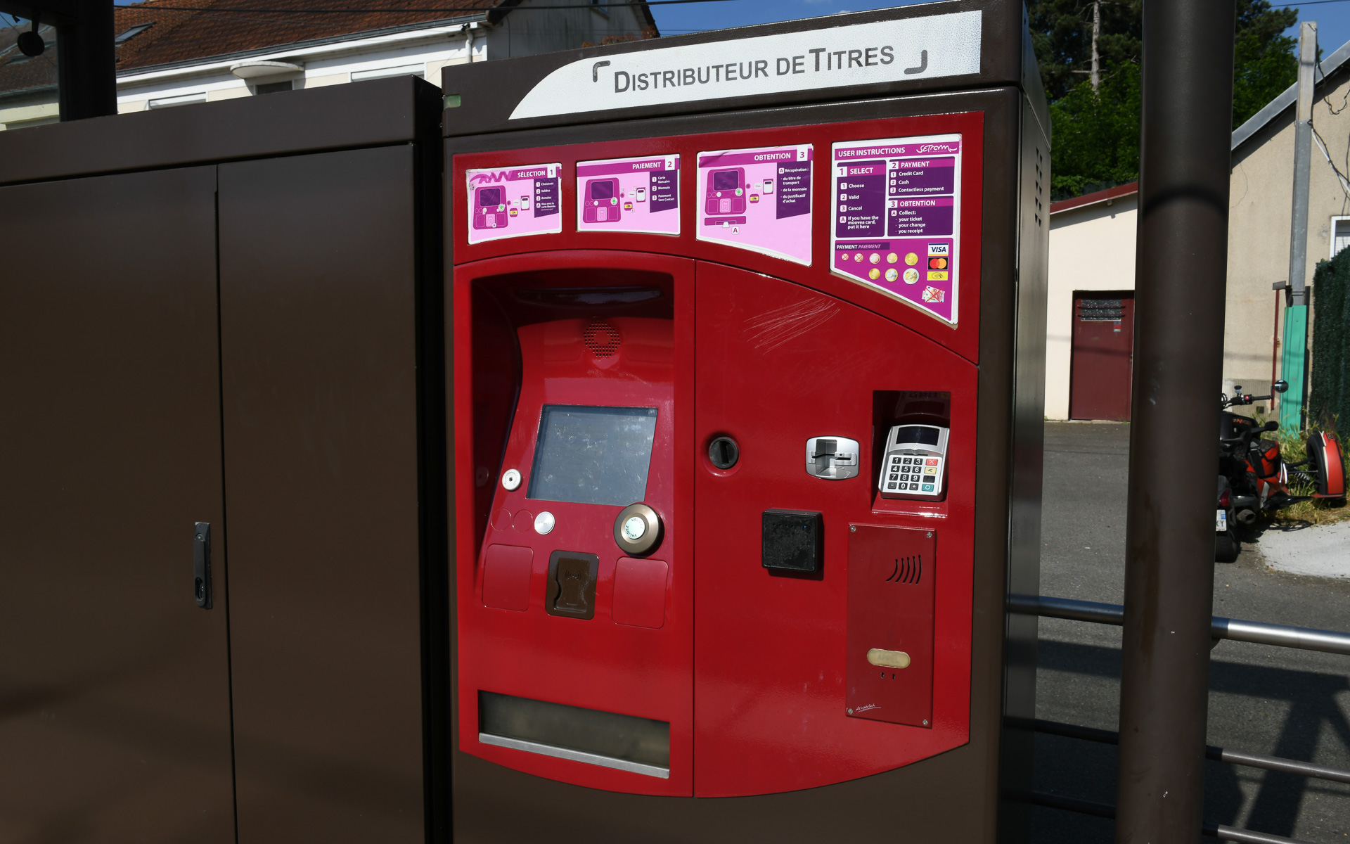 トラムの駅にある券売機