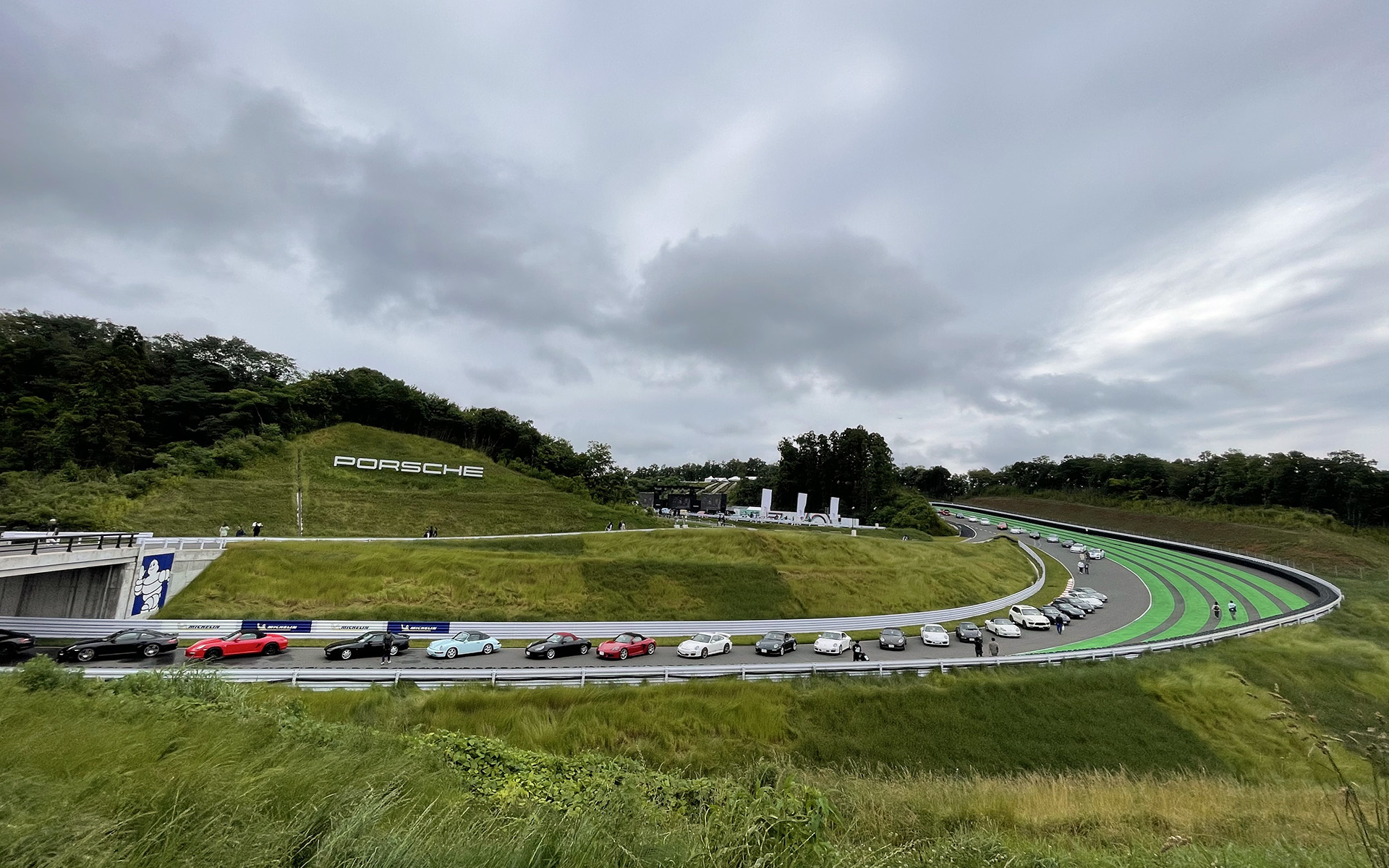 「ポルシェフェスティバル」は千葉県木更津市のポルシェ・エクスペリエンスセンター東京で開催。6月3日～4日の2日間にわたって行なわれており、昼からは雨も止んで多くのポルシェファンが訪れた