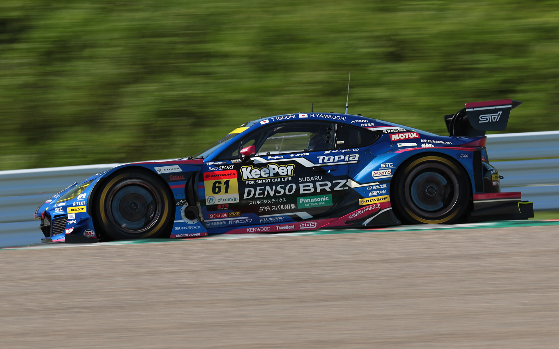 GT300クラスで唯一2分55秒台に入れてポールポジションを獲得した61号車 SUBARU BRZ R＆D SPORT（井口卓人/山内英輝組、DL）