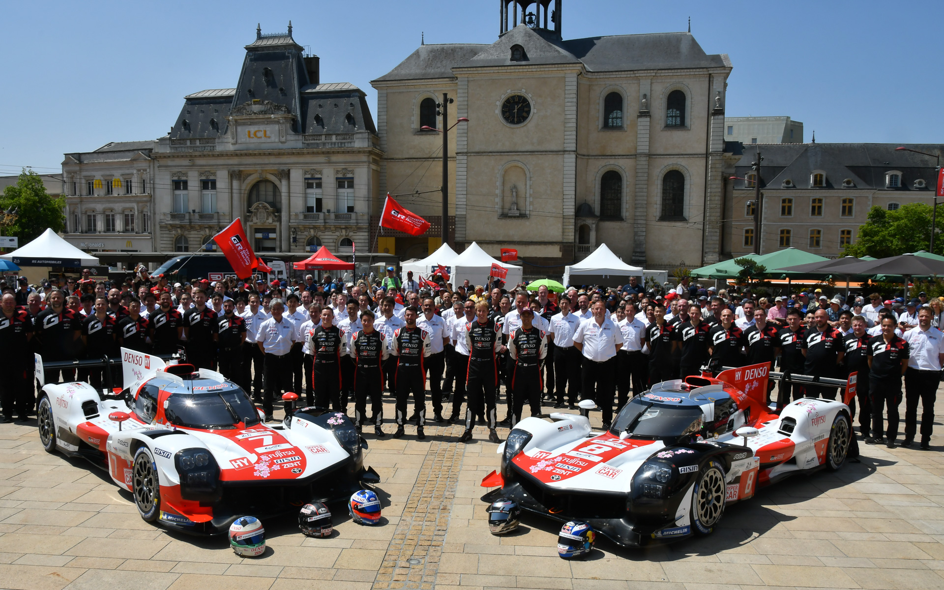 TOYOTA GAZOO Racing WECチームの記念写真