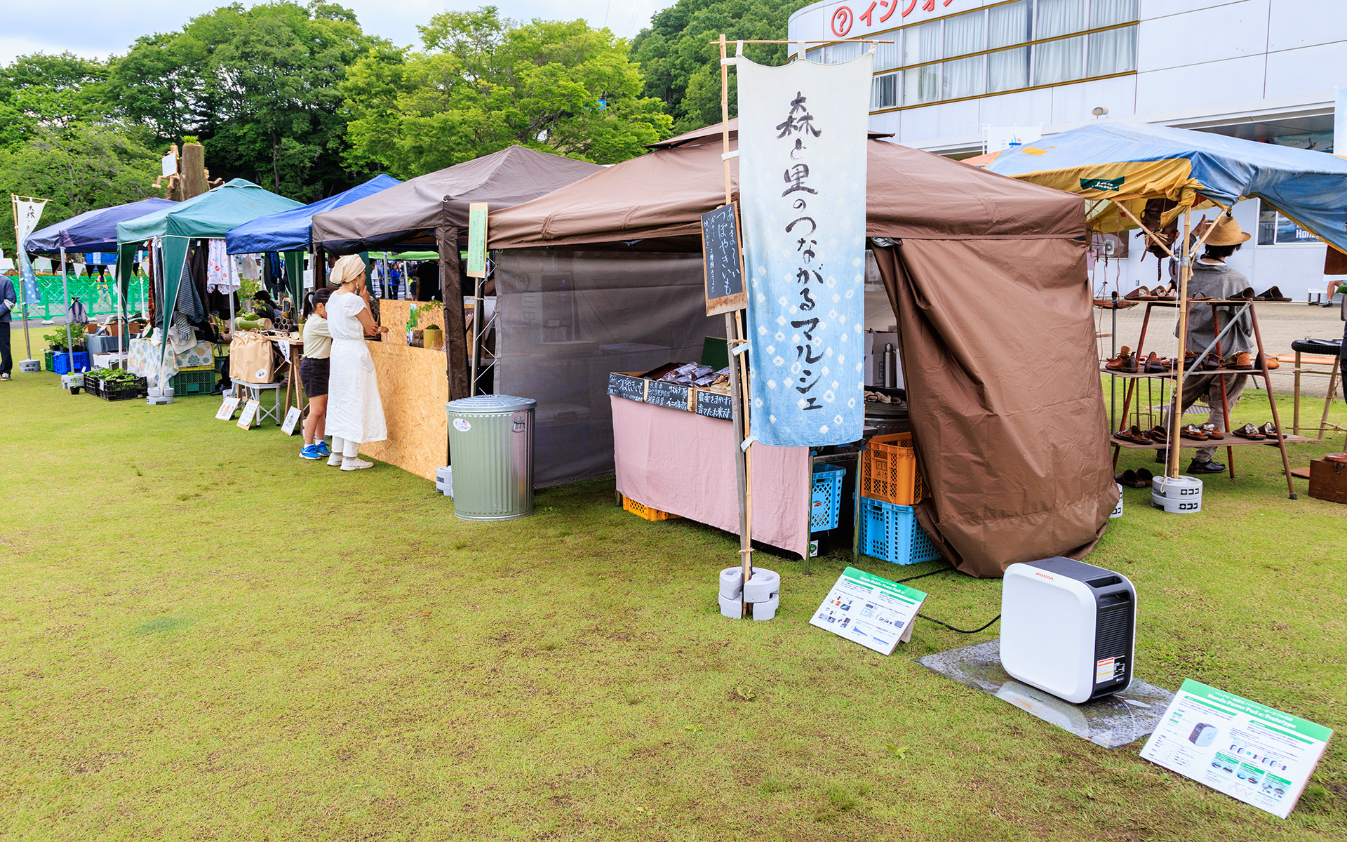茂木町の住民とともに開催している「森と里のつながるマルシェ」。モビリティリゾートもてぎだけでなく、町内のいろいろな場所で行なっているそうです