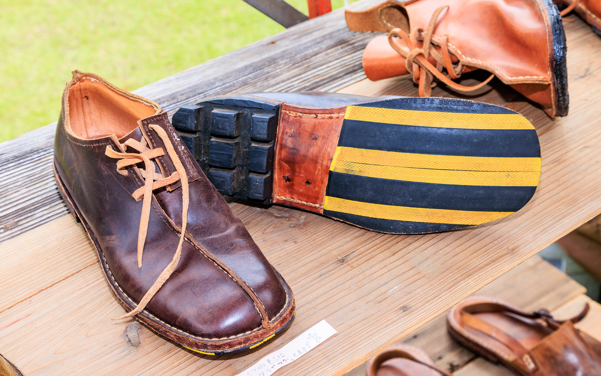 バイクの廃タイヤをリサイクルした靴底