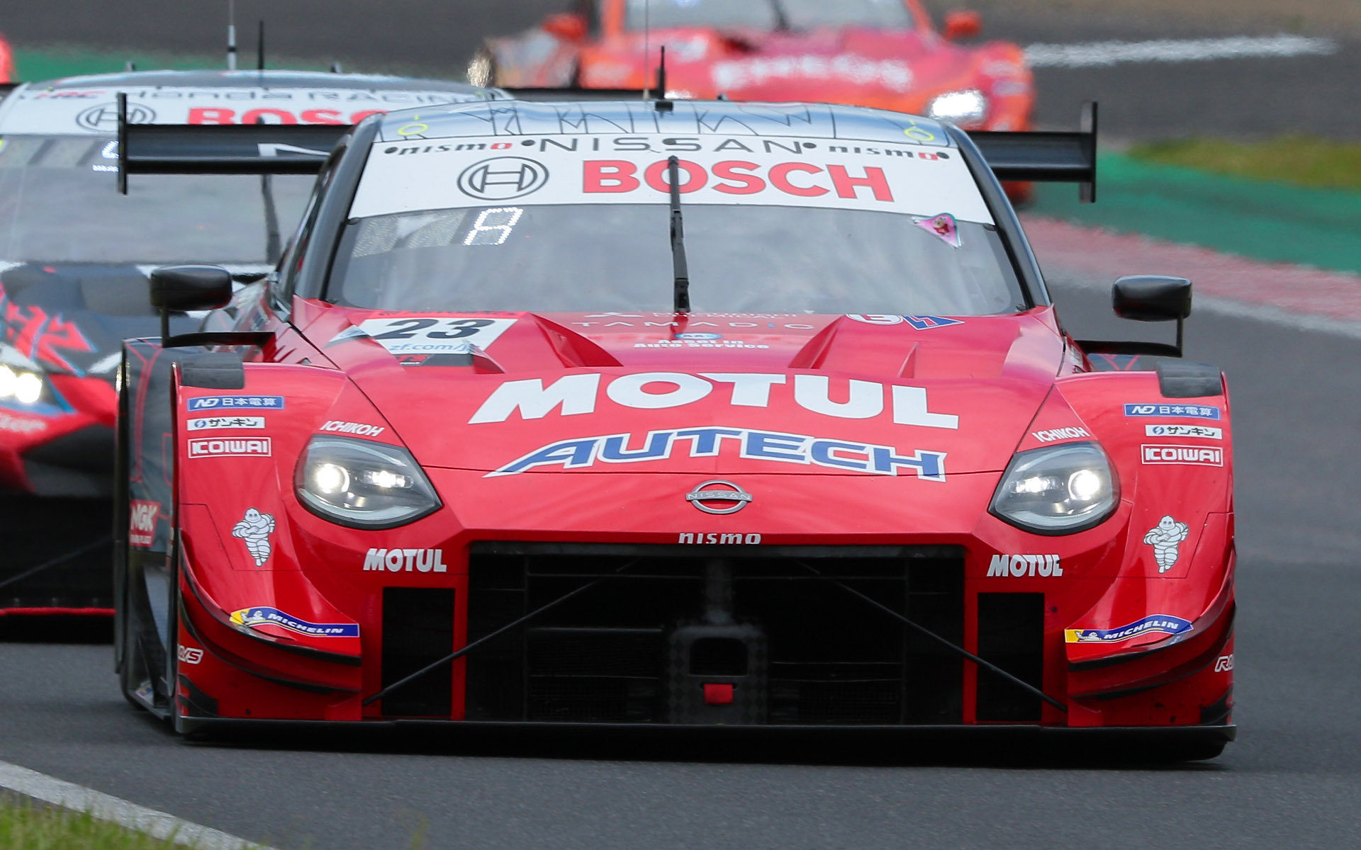 59周目に激しくクラッシュしてしまった23号車 MOTUL AUTECH Z（松田次生/ロニー・クインタレッリ組、MI）