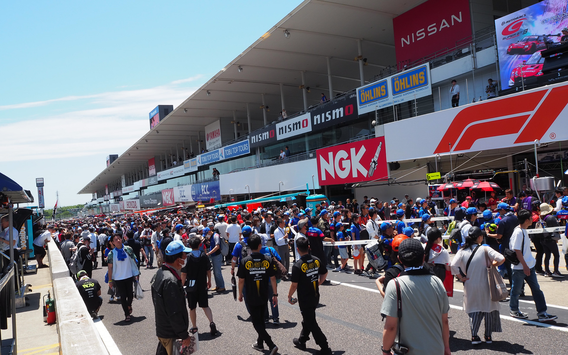 コロナ前のような活気に満ち溢れたピットウォーク