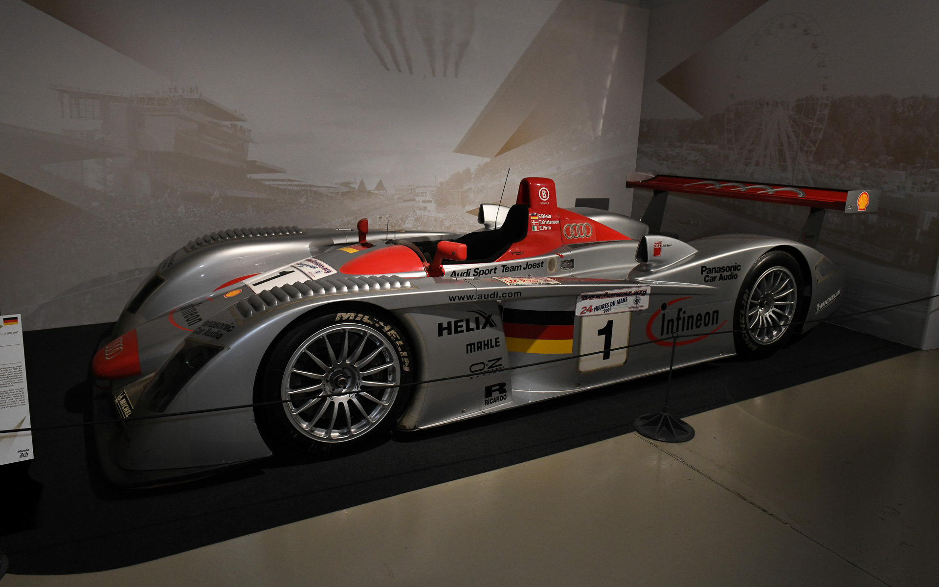 アウディ R8（2001年）