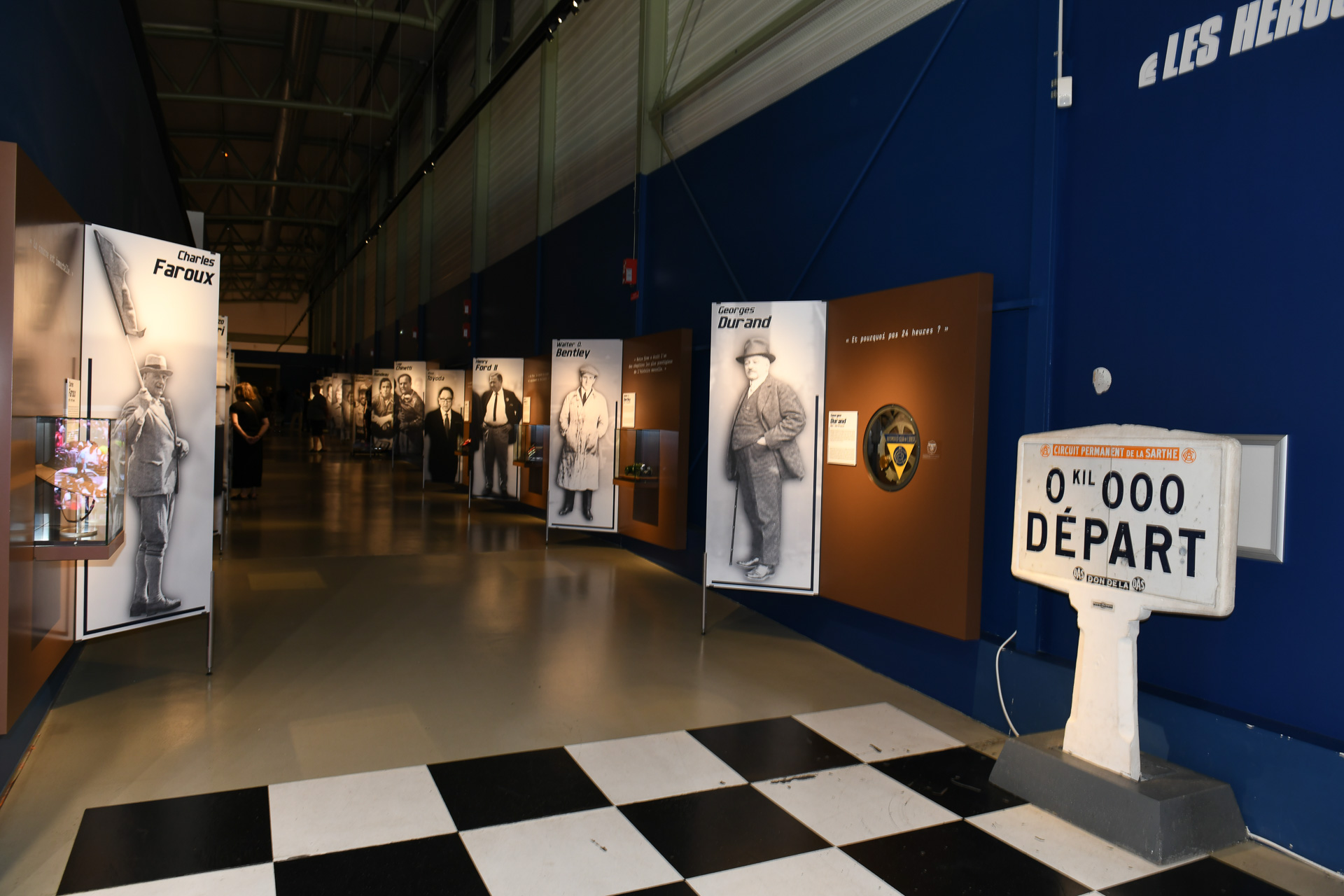 ル・マン24時間の歴史を彩る人物の紹介から。ル・マンが人を重視しているのが分かる