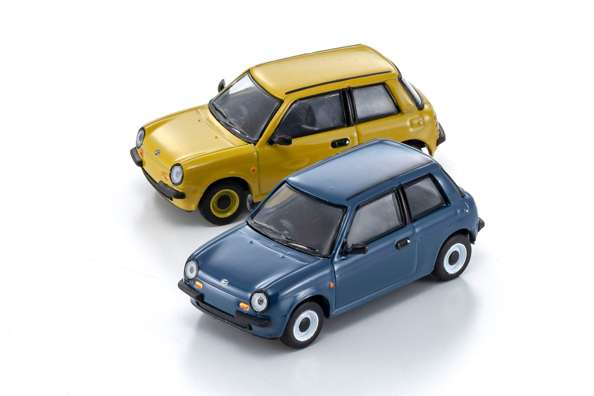 No.12, 13 NISSAN Be-1：初代マーチの車体に、新しいがどこか懐かしい「ノスタルジックモダン」なボディを組み合わせ、「パイクカー」と呼ばれるジャンルを切り開いた少量生産のコンパクトカー。キュートなルックスで発売直後から注文が殺到し、1987年のグッドデザイン賞に輝くなど、性能やパフォーマンスではなく、デザイン力で時代を刺激した