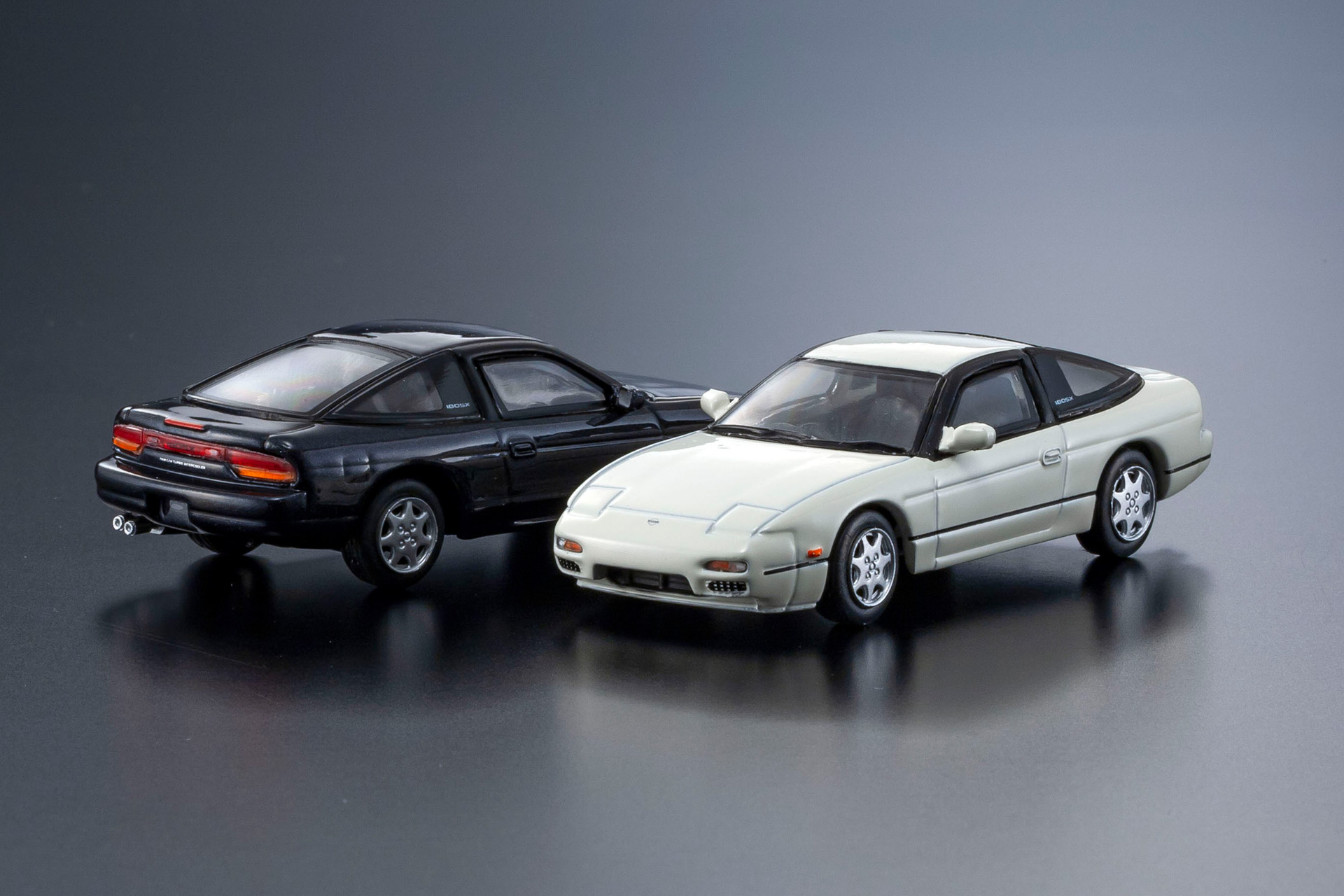 No.14, 15 NISSAN 180SX：5代目シルビアの北米仕様を日本市場向けに仕立て直したミドルクラスのFRスポーツ。スタイルはリトラクタブルヘッドライト ＆ 3ドアハッチバッククーペと異なるが、エンジンやミッション、足まわりなどの基本構造はシルビアを継承。エンジンはターボ仕様のみで、よりスポーティなキャラクターに仕立てられていた