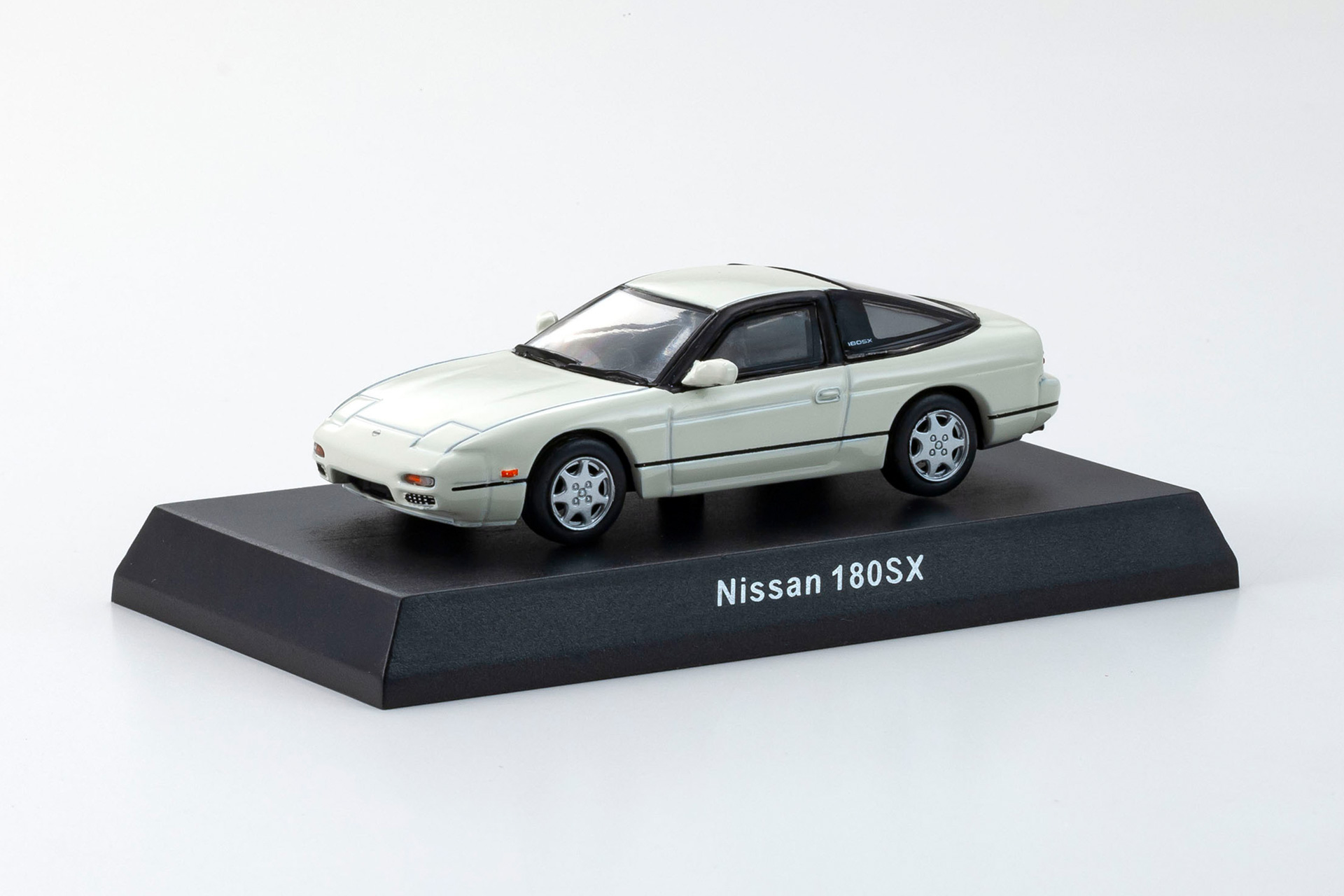 No.14, 15 NISSAN 180SX：5代目シルビアの北米仕様を日本市場向けに仕立て直したミドルクラスのFRスポーツ。スタイルはリトラクタブルヘッドライト ＆ 3ドアハッチバッククーペと異なるが、エンジンやミッション、足まわりなどの基本構造はシルビアを継承。エンジンはターボ仕様のみで、よりスポーティなキャラクターに仕立てられていた