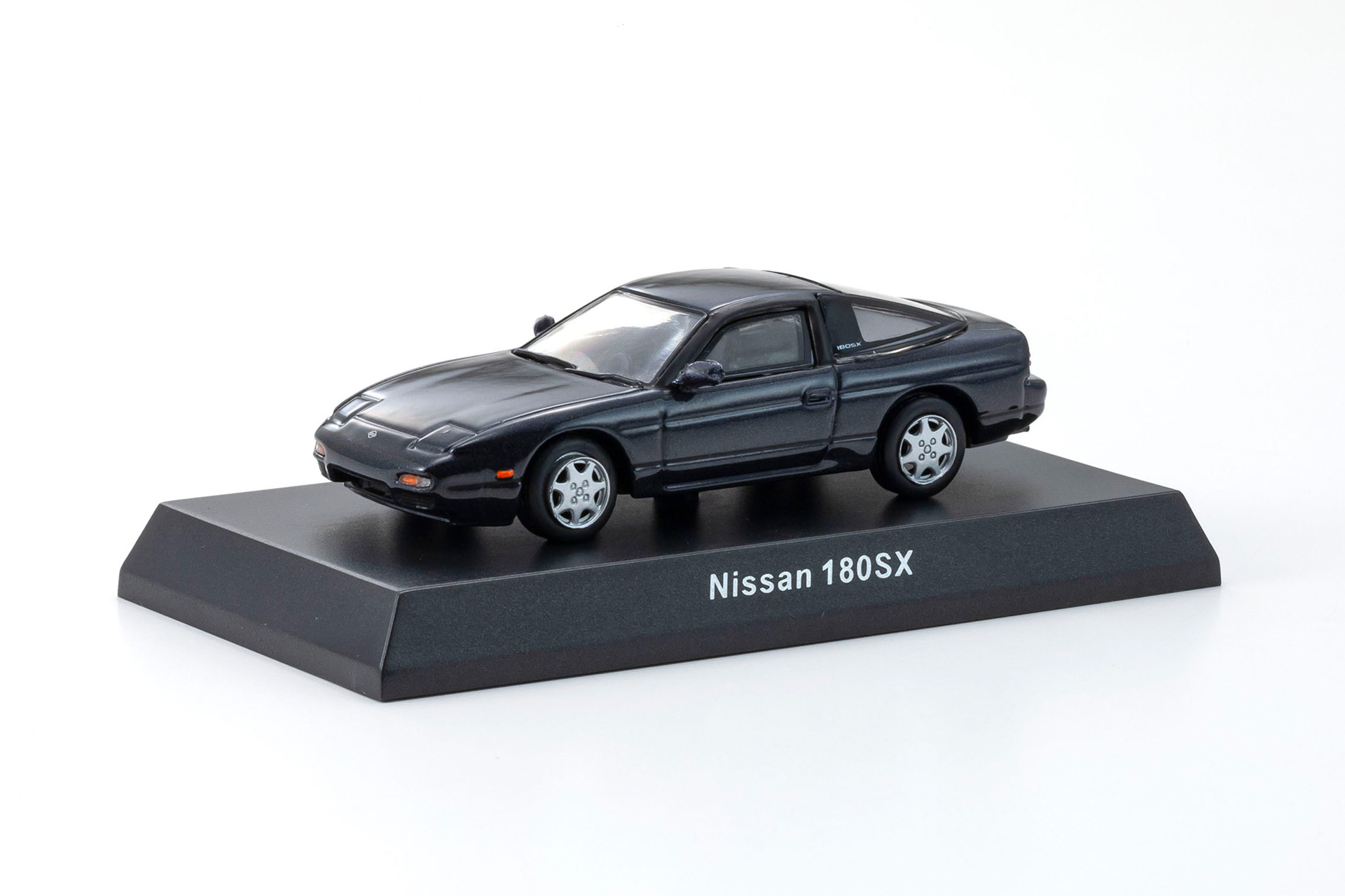 No.14, 15 NISSAN 180SX：5代目シルビアの北米仕様を日本市場向けに仕立て直したミドルクラスのFRスポーツ。スタイルはリトラクタブルヘッドライト ＆ 3ドアハッチバッククーペと異なるが、エンジンやミッション、足まわりなどの基本構造はシルビアを継承。エンジンはターボ仕様のみで、よりスポーティなキャラクターに仕立てられていた