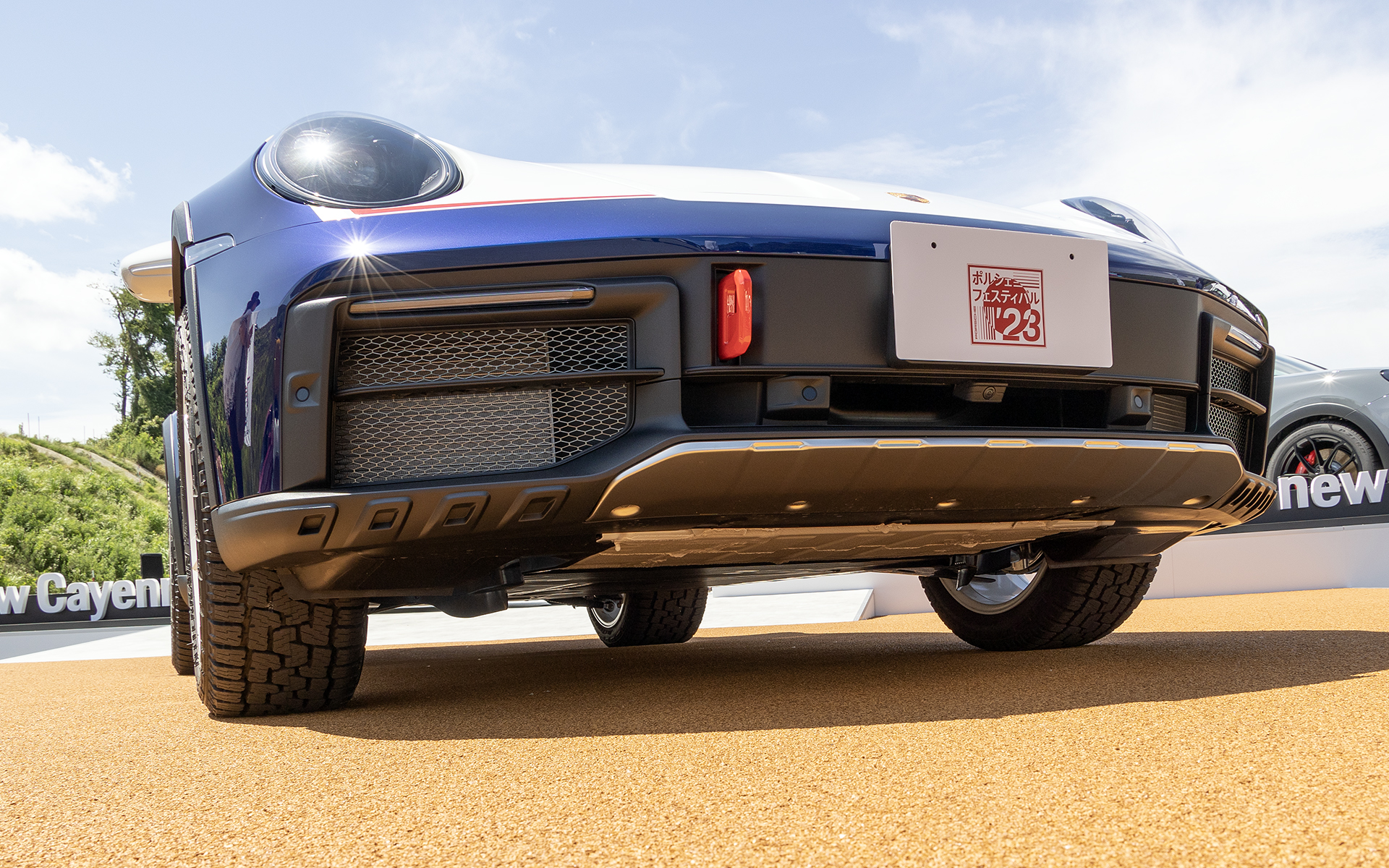 バンパー下部にはプロテクターのようなパーツも追加される