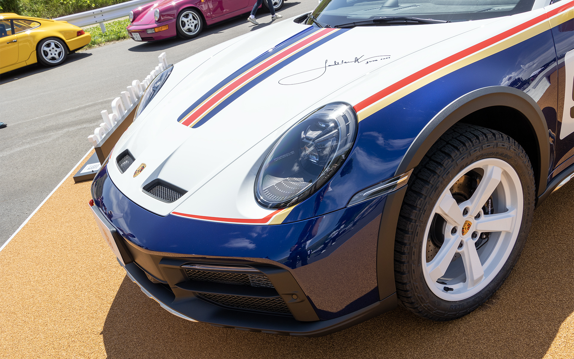 往年のロスマンズカラーのボディ