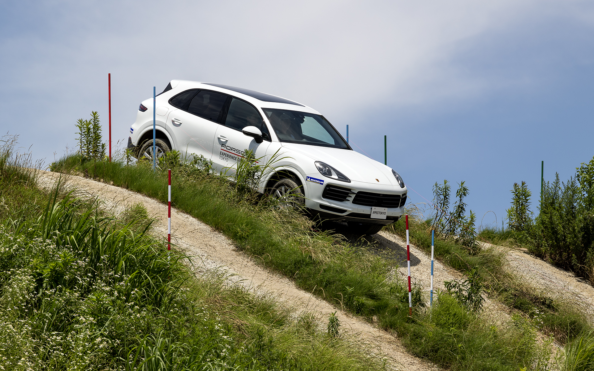 こちらはカイエンの同乗走行「オフロードエクスペリエンス」