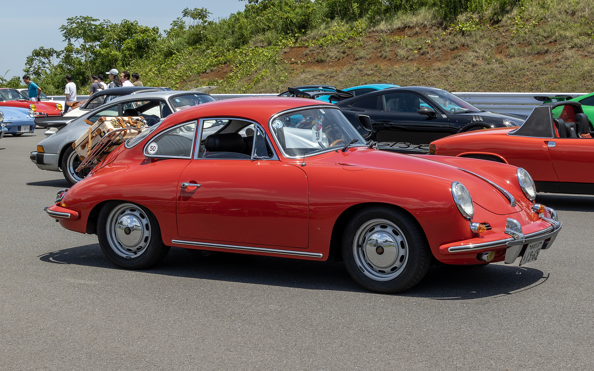 356。リアのトランクが洒落ていた