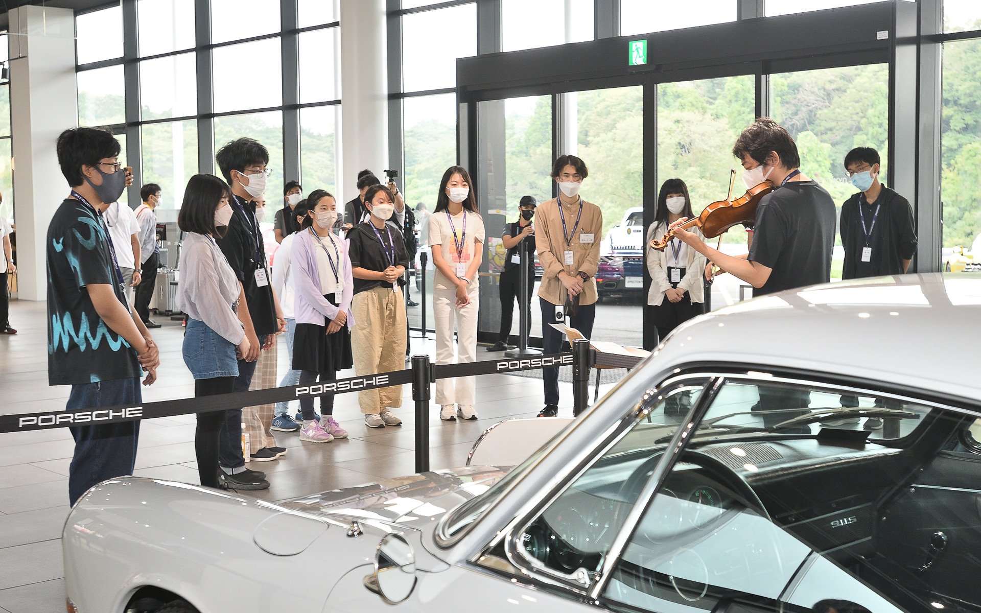 全国の中高生を対象に公募を募り、その中から書類選考と面談を実施した上で10名のスカラーシップ生を決定する