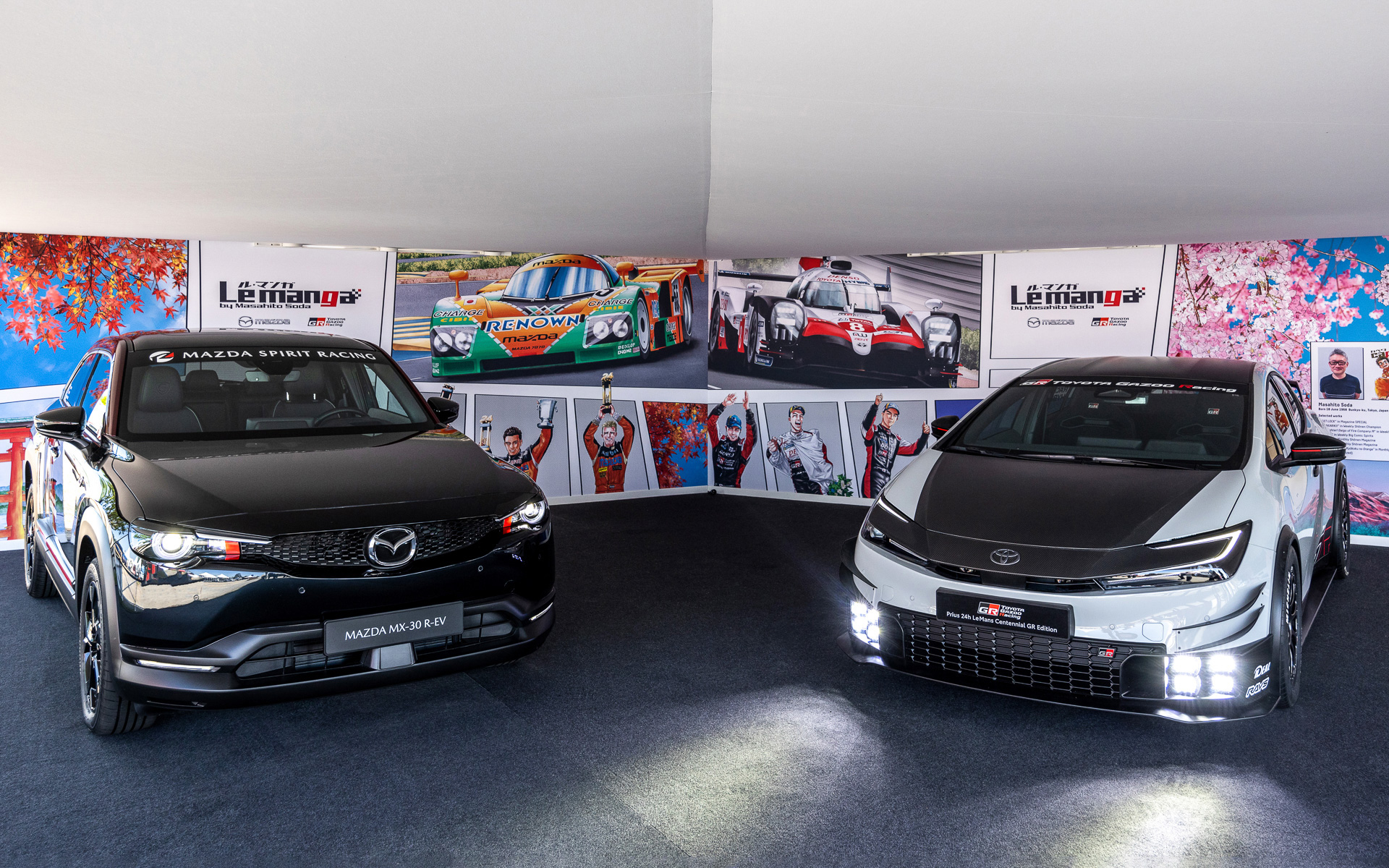 左からマツダの「MX-30 e-SKYACTIV R-EV（欧州仕様）」とトヨタのコンセプトカー「Prius 24h Le Mans Centennial GR Edition」