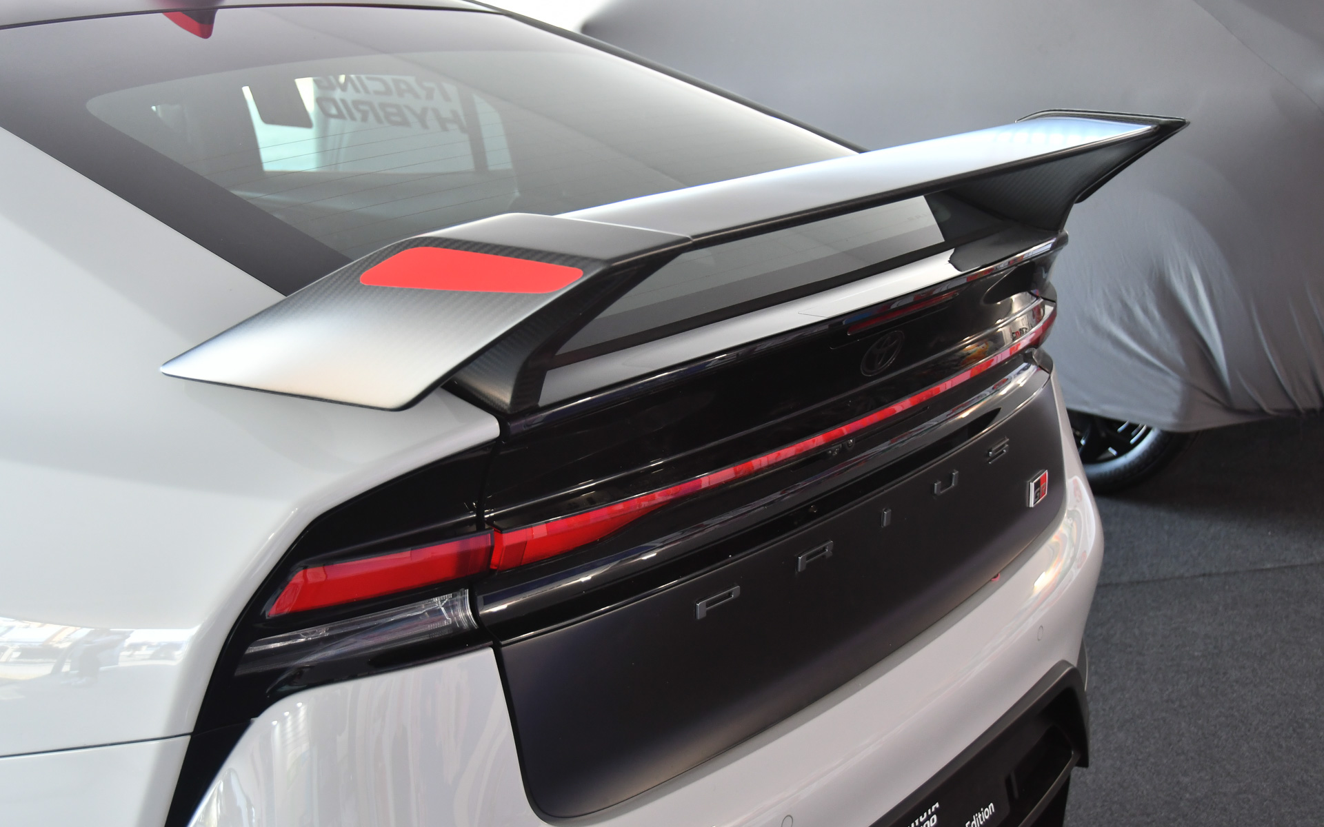 リアウィング。作りもしっかりしており、市販化に耐えるデザインに見える