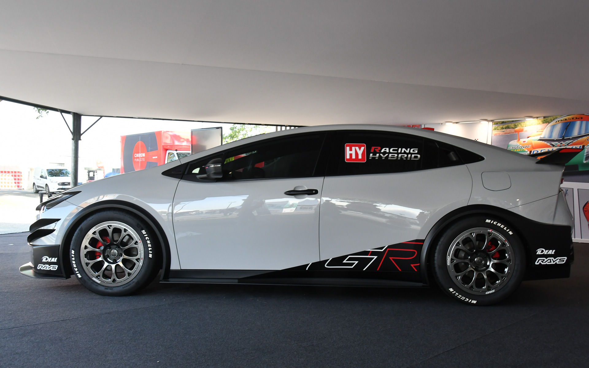 ル・マン100周年GRエディションのサイドシルエット