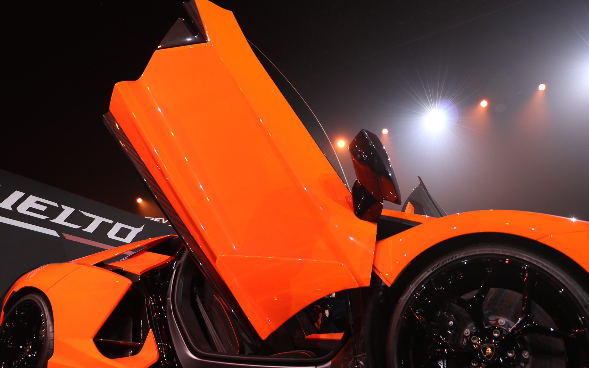 バタフライドアを採用