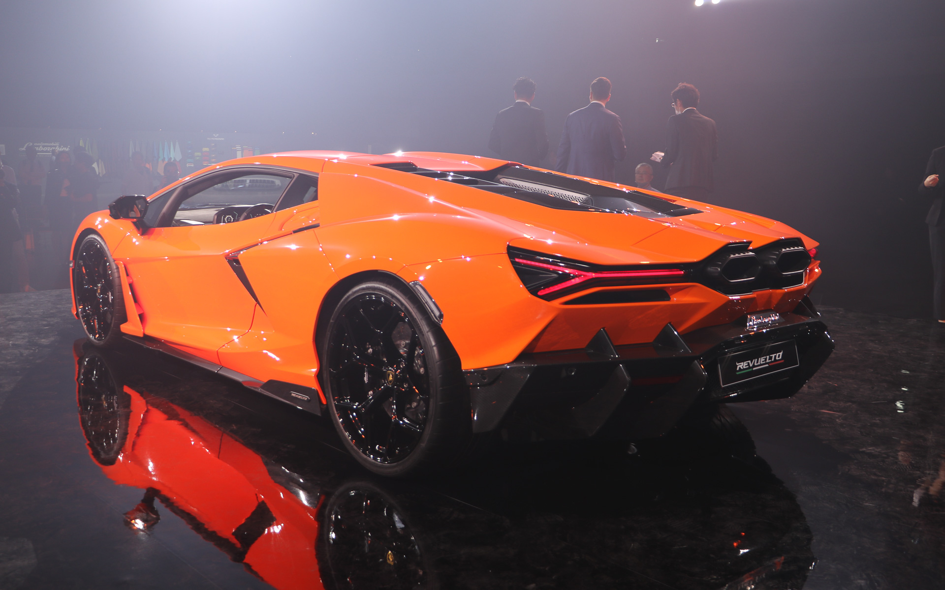 フロントトレッド幅は1720mm、リアトレッド幅は1701mm、乾燥重量は1772kg、前後重量配分は44：56