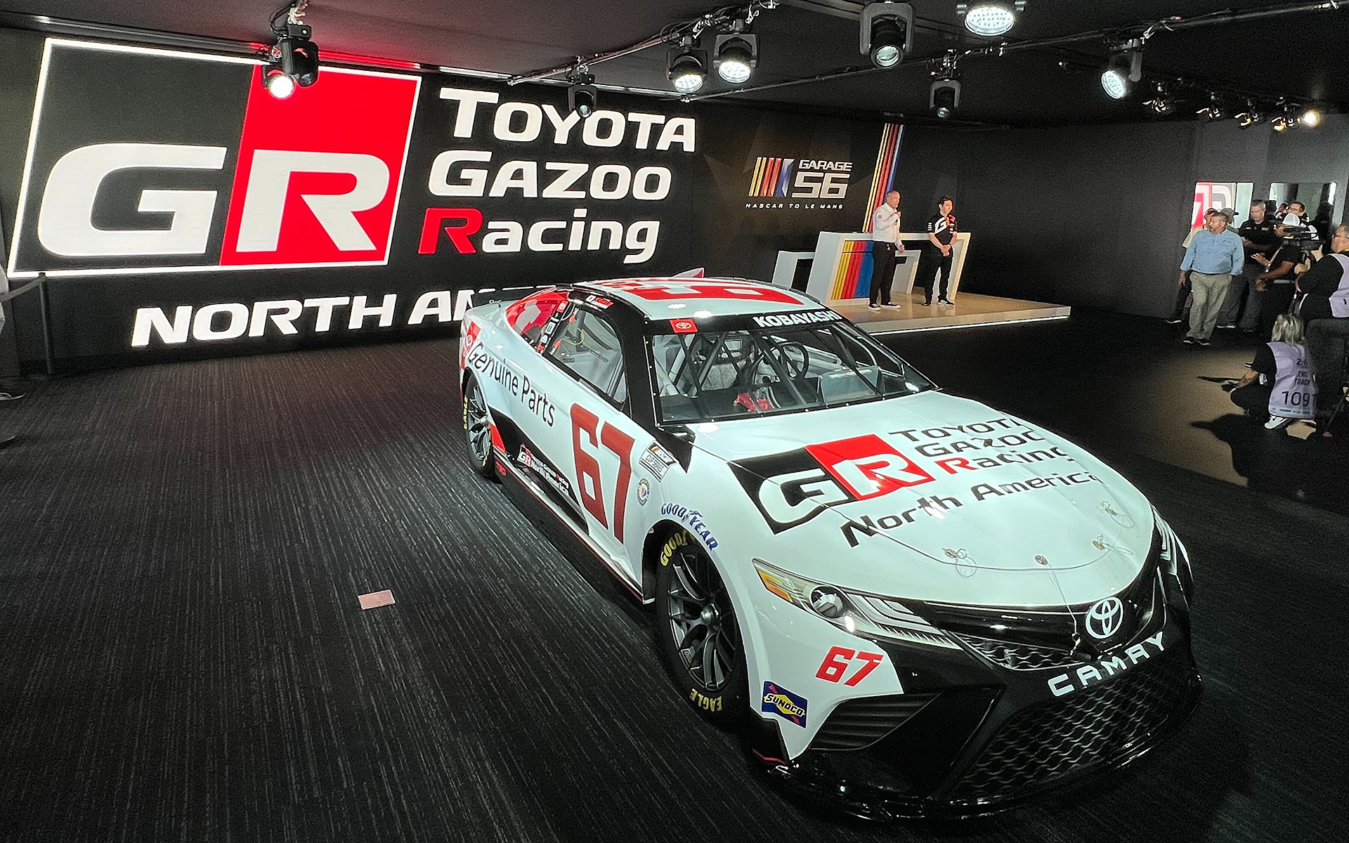 ル・マンのNASCARブースで公開された「Toyota Genuine Parts Camry TRD」（67号車）