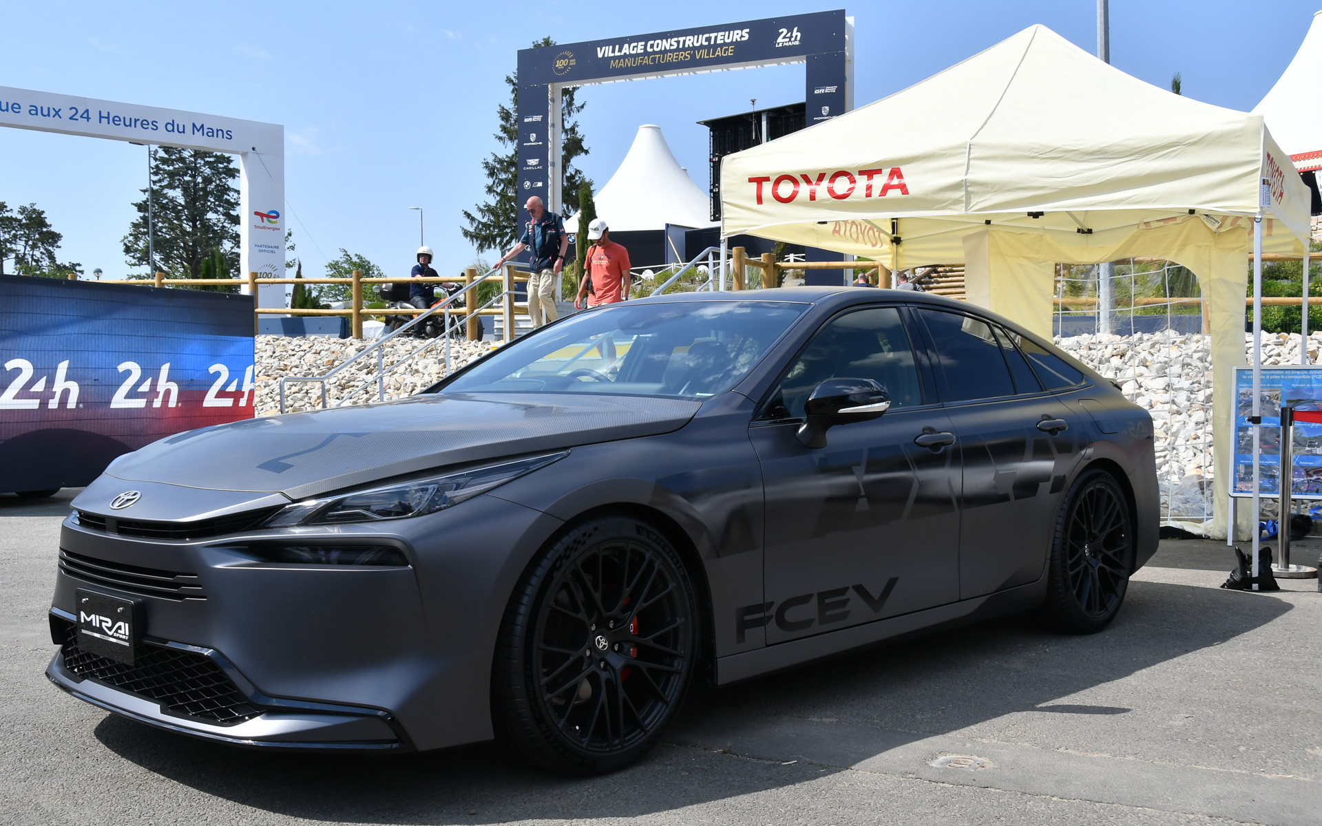 新型ミライ スポーツコンセプトは、新型クラウン セダンがFCEVでデビューすることになり、思い切りスポーツ方向に振れるようになったという