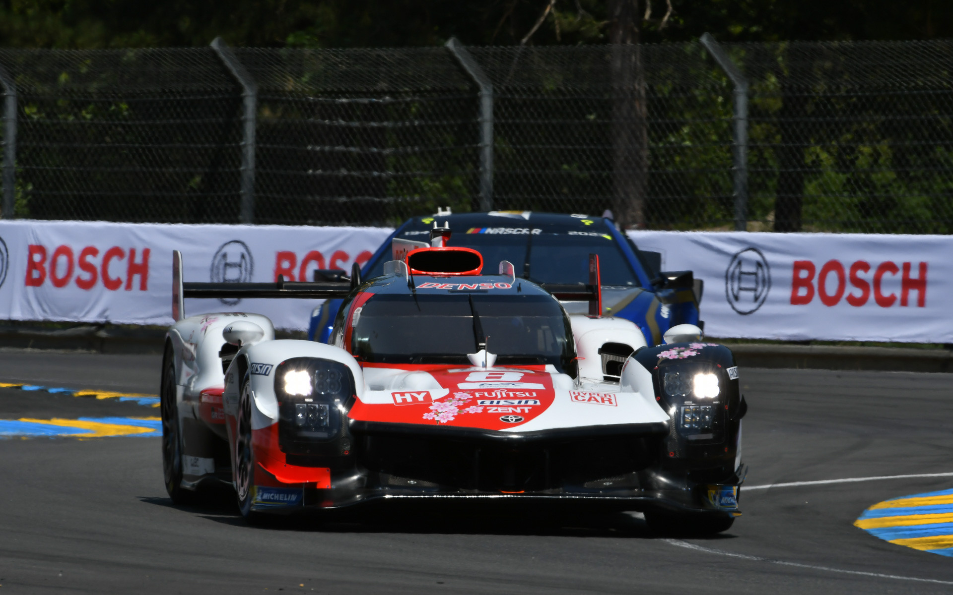 4位は8号車 （セバスチャン・ブエミ/ブレンドン・ハートレー/平川亮）