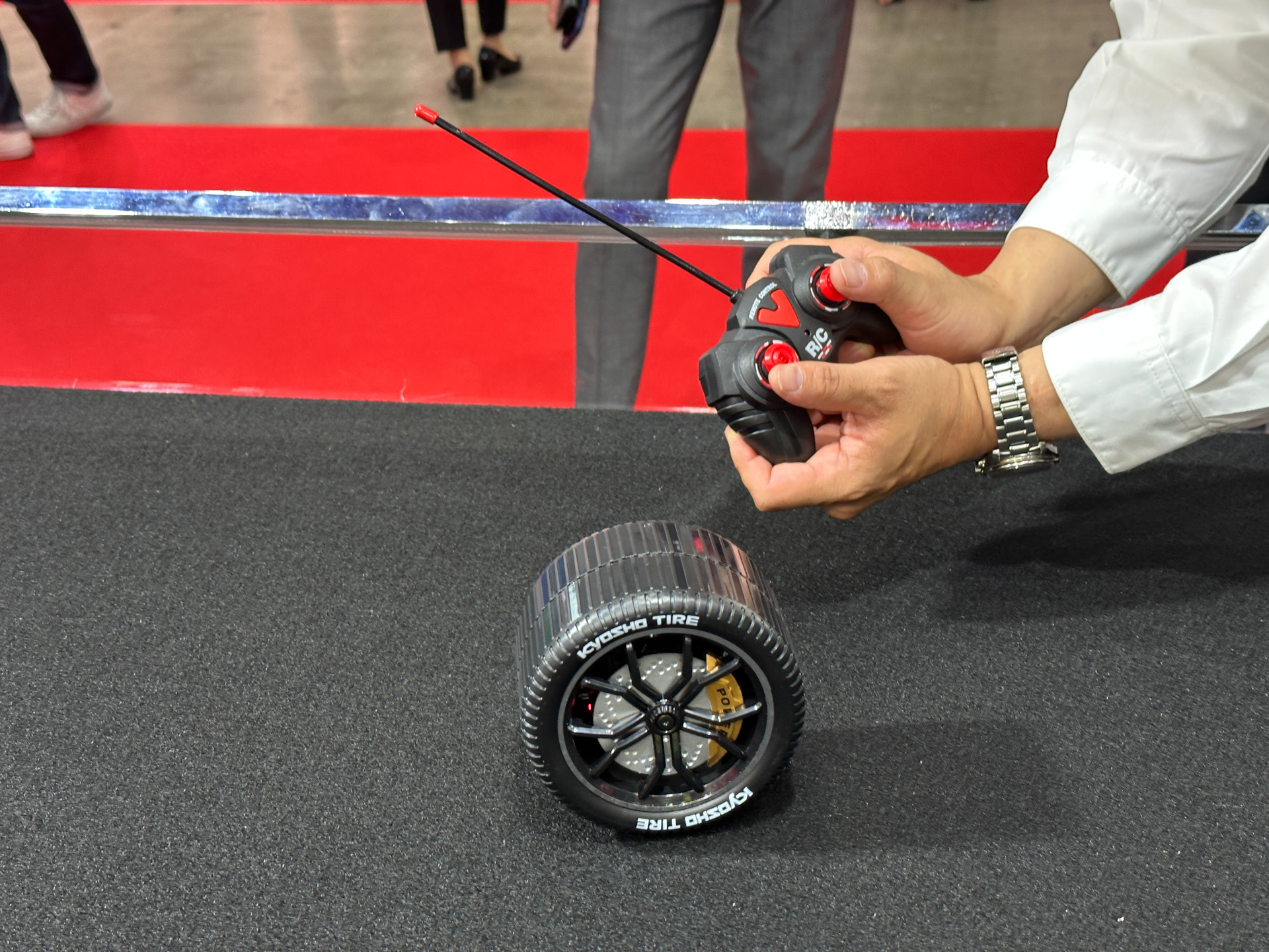 R/C ザ・タイヤ！ TU018