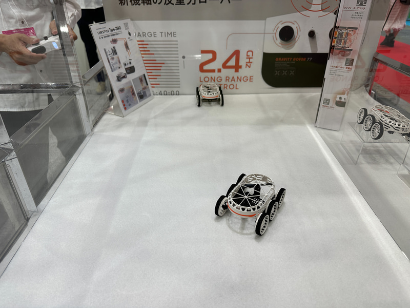 強力なダウンフォースで床・壁・天井を走り回る「Type-ZERO」 京商