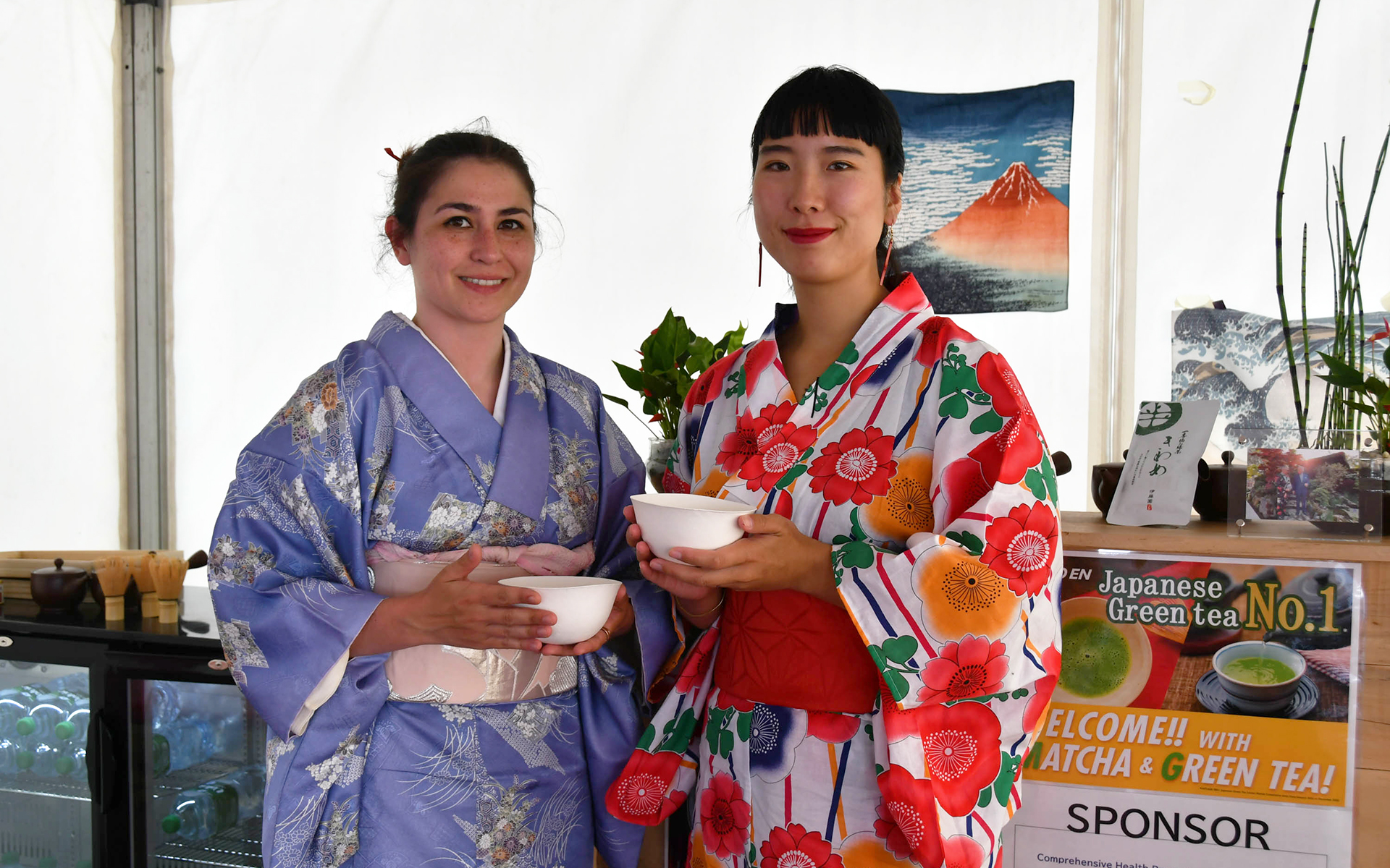 こちらはお茶。生分解性の紙を使用しているとのこと