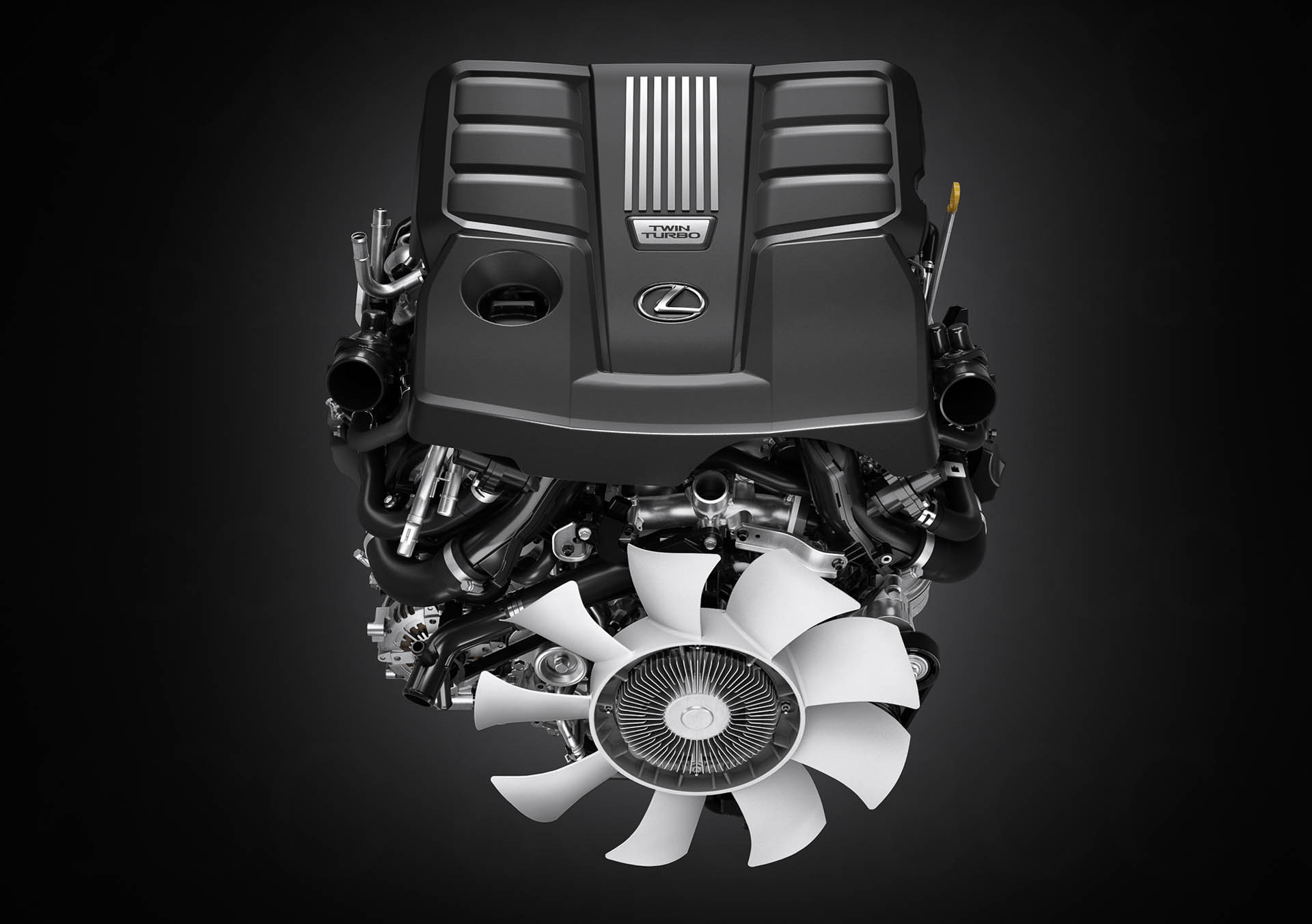 V型6気筒 3.5リッターツインターボ「V35A-FTS」エンジンにはダイレクトシフト10速ATを設定。10速ATは、発進時を除くほぼ全域でロックアップクラッチを作動させ、ダイレクトなフィーリングを実現。また、従来型の6速ATから10速化への変更により、ギヤステップのクロス化、全体のギヤレシオのワイドレンジ化を実現し、リズミカルで心地のよい走りと、燃費、発進加速、オフロード性能の向上を同時に果たしている。さらに、駆動力特性と変速タイミングを最適化。高回転域までの伸びやかなトルク特性を引き出すような気持ちよい加速感を活かし、ドライバーの意思に寄り添った力強い加速を実現している