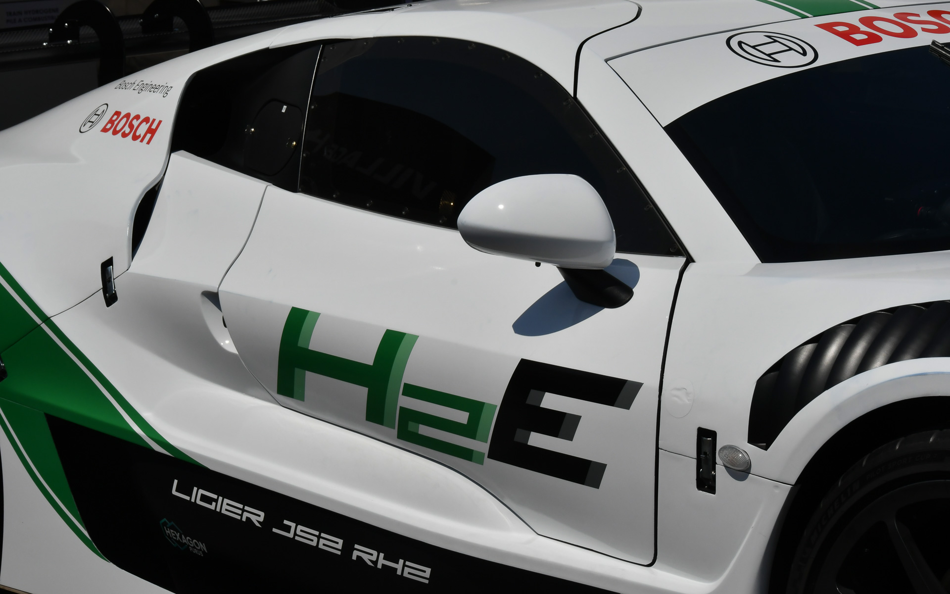 ボディサイドにはH2Eの文字