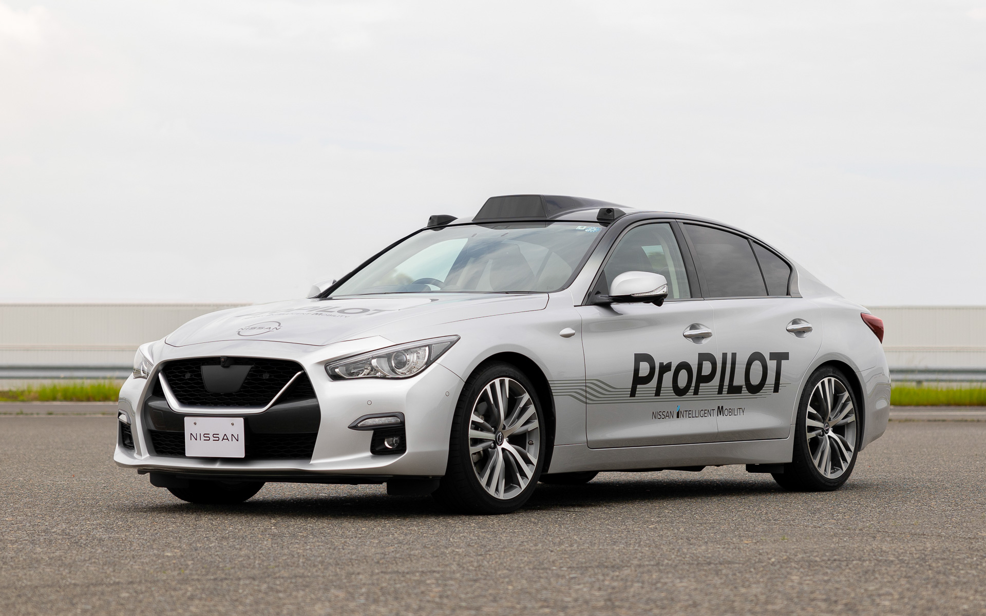 次世代LiDARを活用する運転支援技術を搭載した試作車