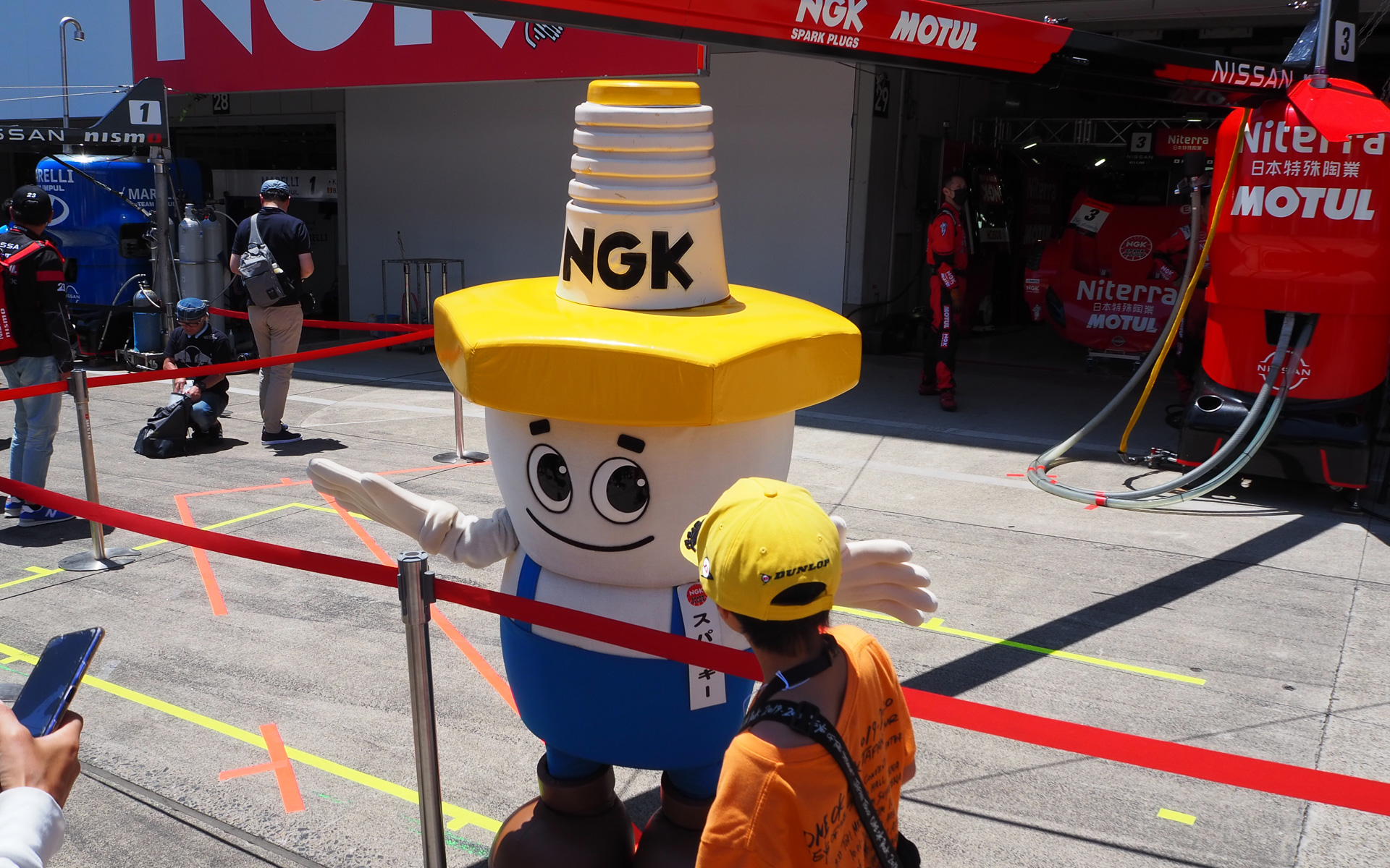 NGK（日本特殊陶業）のスパークプラグのゆるキャラ「スパーキー」君も本社のある名古屋から遠征