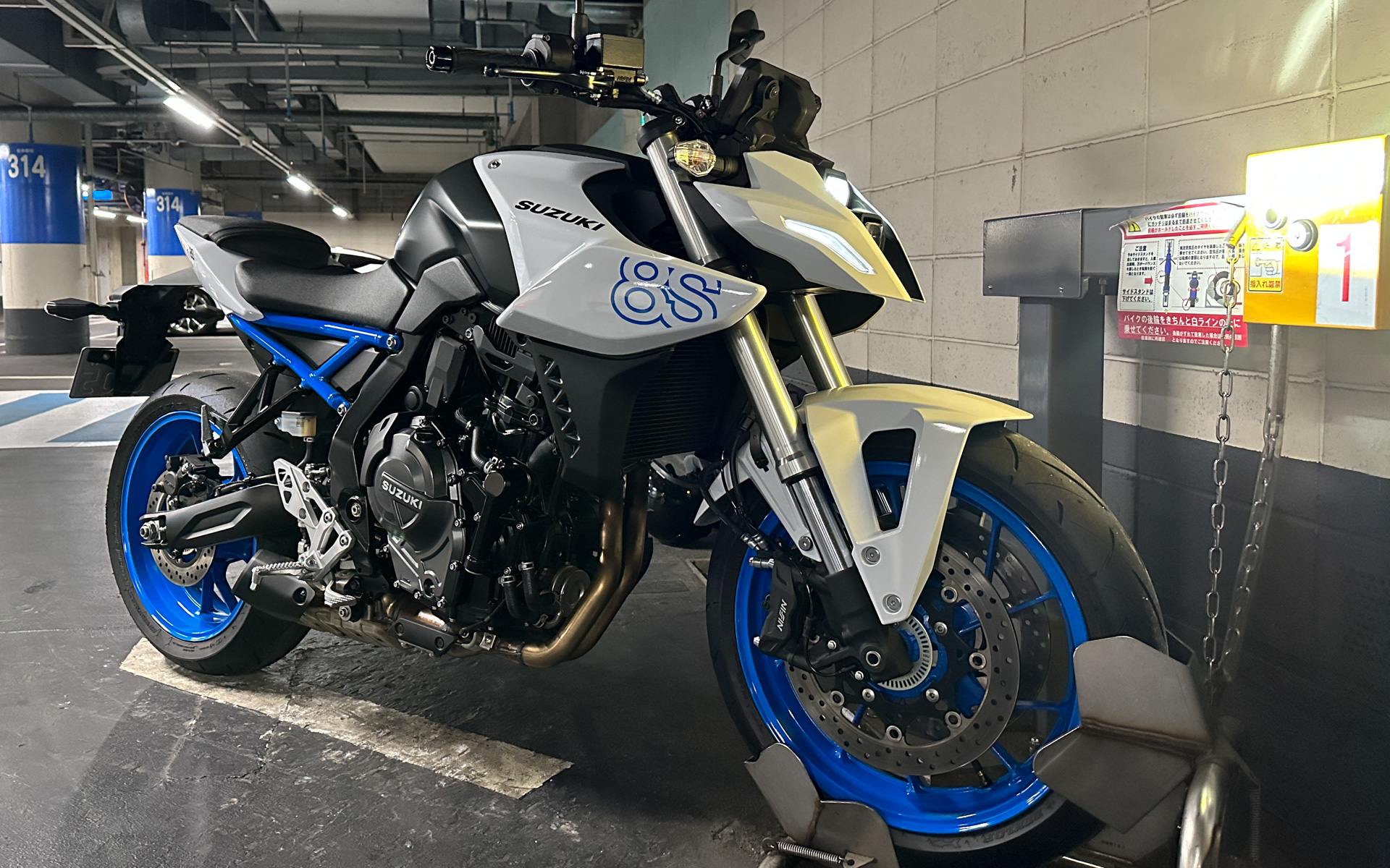 数日間を新型「GSX-8S」とともに過ごした