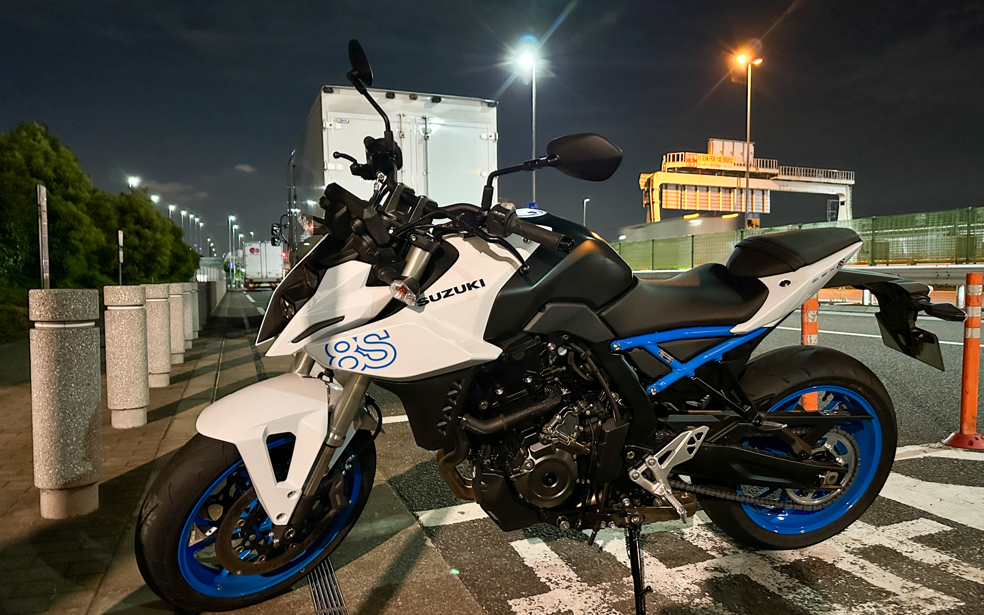 数日間を新型「GSX-8S」とともに過ごした