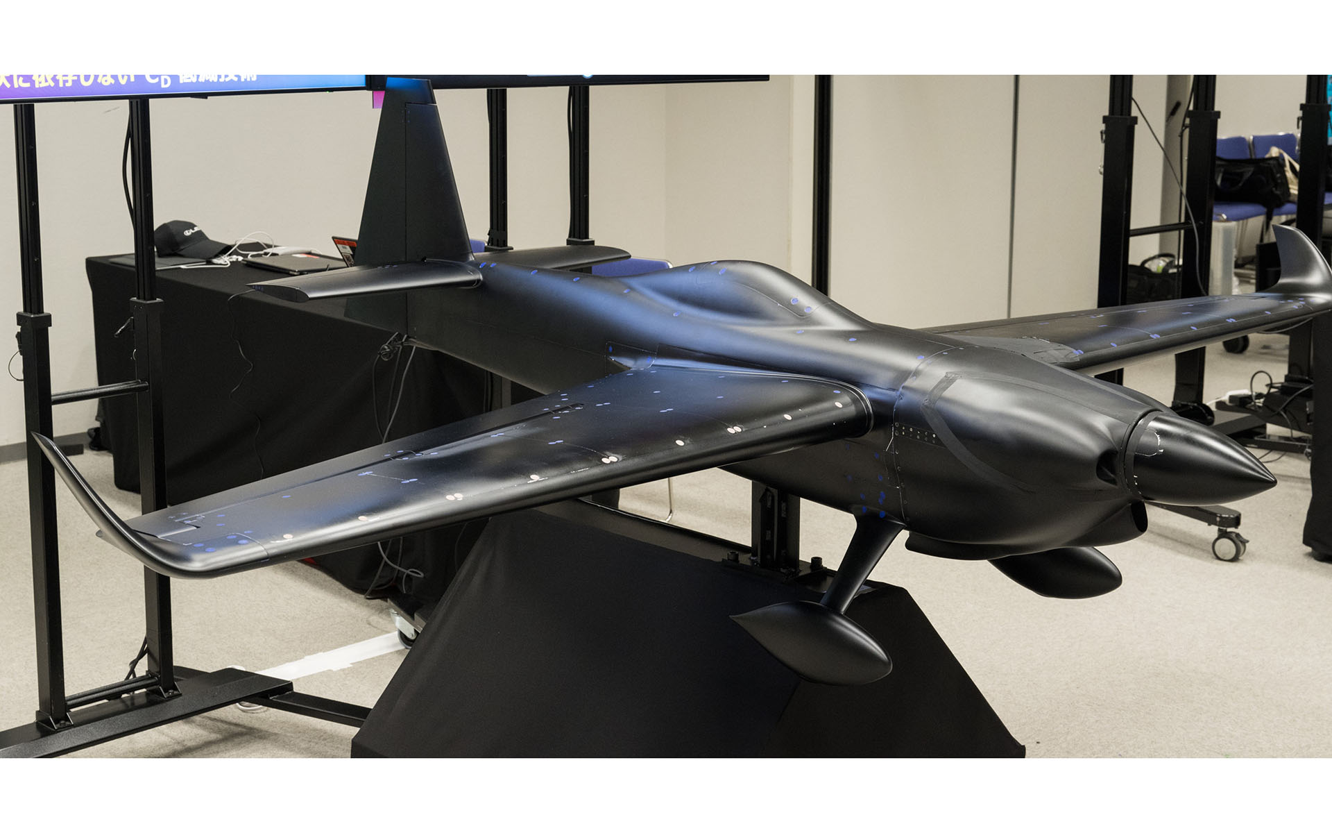 ロケットに使われている極超音速技術をBEVに適用し、どんな形状でも空気抵抗を低減する新技術について三菱重工業 宇宙事業部と共同で技術検討している