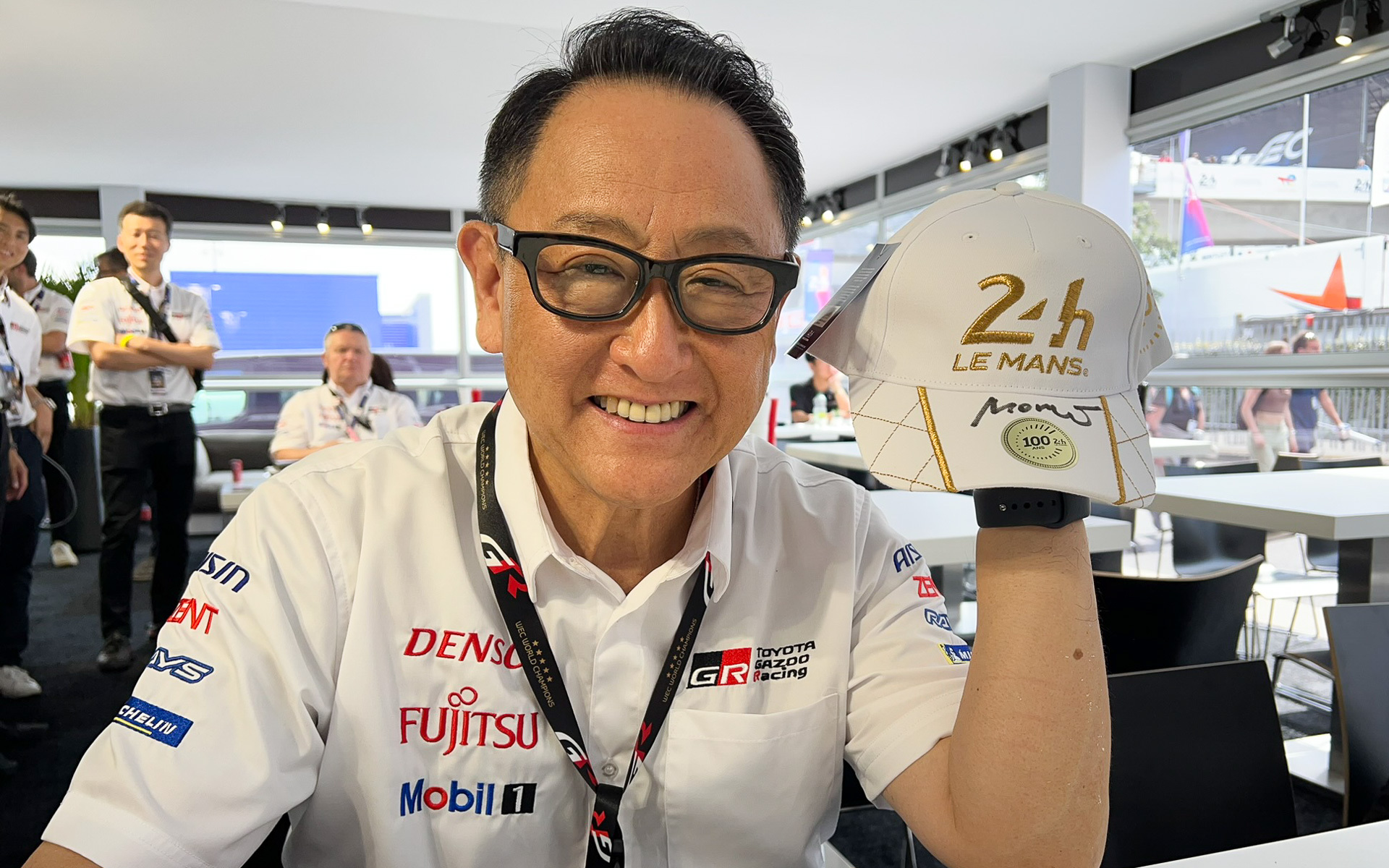 モリゾウ（MORIZO）選手サイン入りル・マン24時間100周年記念キャップを3名さまにプレゼントします