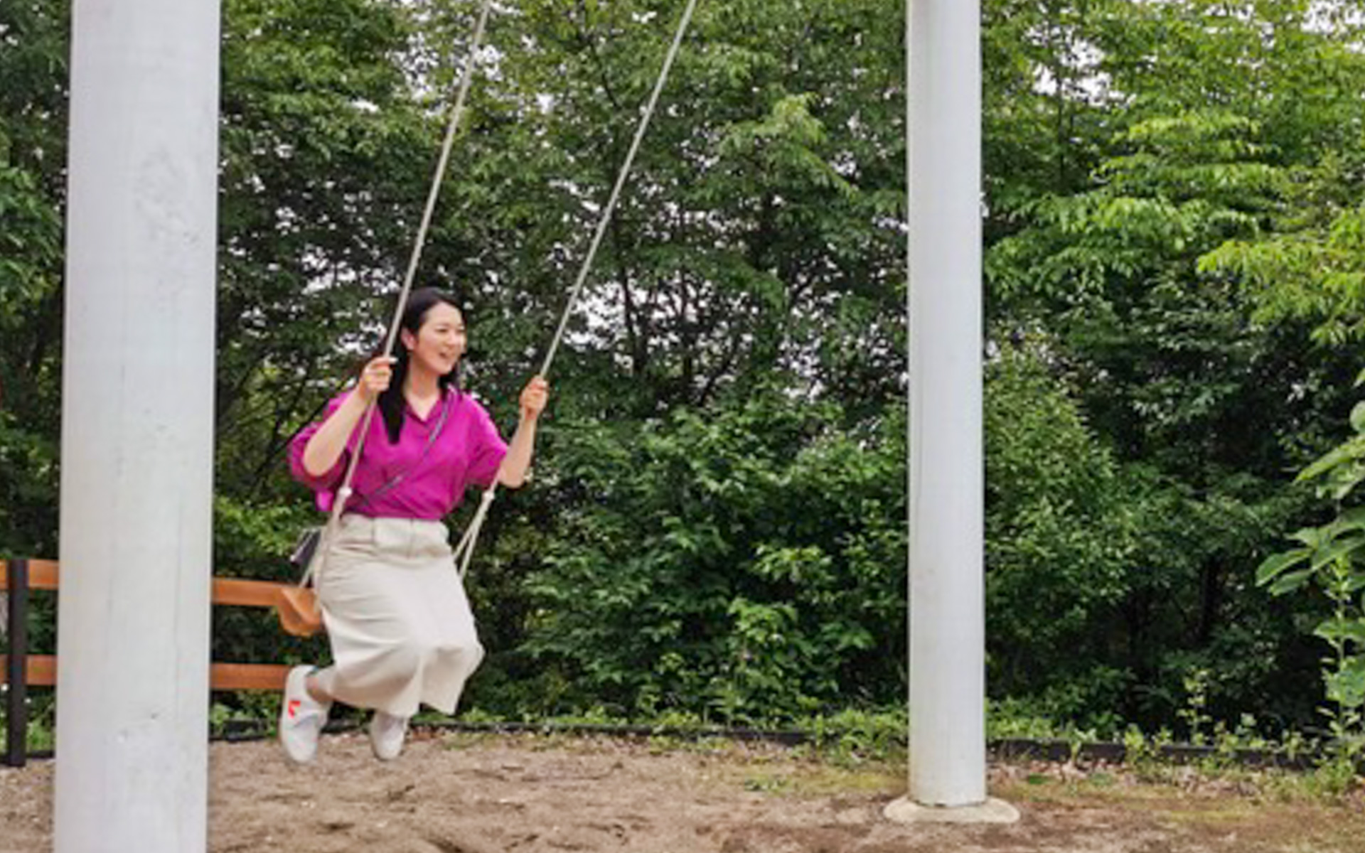 ハローウッズを隅々まで回るのは久しぶりで、こんな素敵なブランコができているのに出会いました。まるで、空に向かって揺れていく感覚は解放感いっぱい。大人も楽しいブランコです