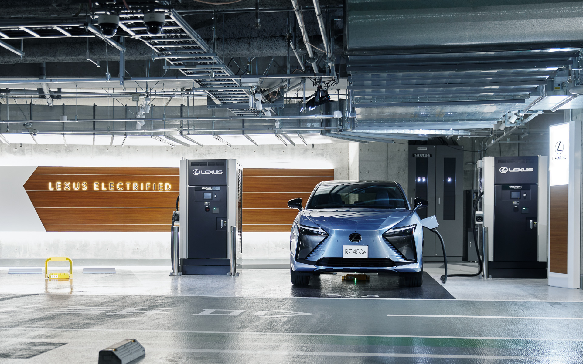 「レクサス充電ステーション」の第1弾が東京日比谷にオープンした