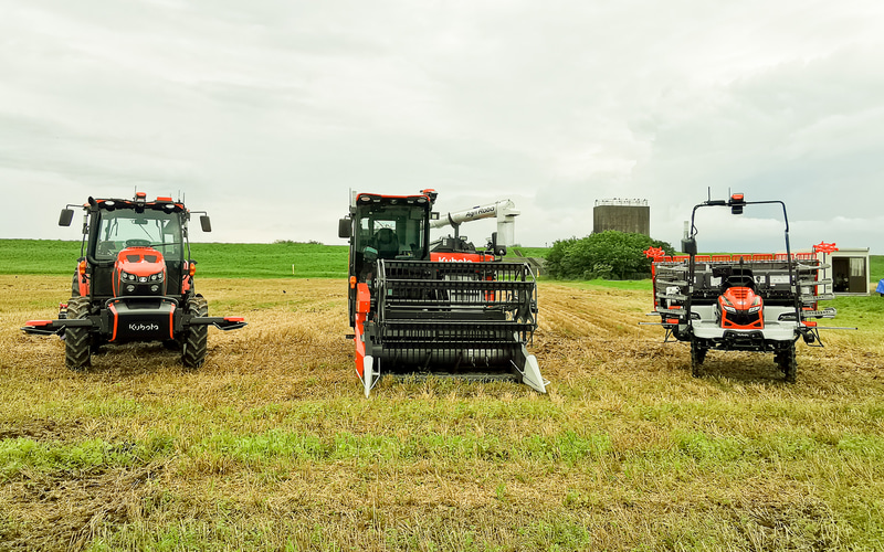 田植え機とコンバイン