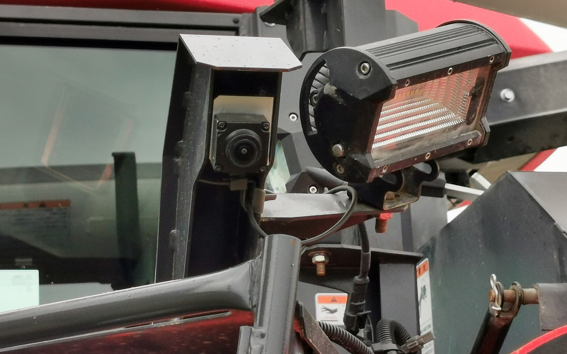 車体左側のAIカメラ