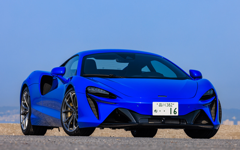 マクラーレン「アルトゥーラ」試乗 680PS/720Nmを発生するPHEVスーパー