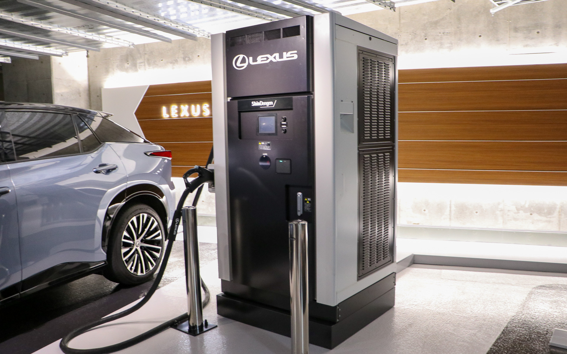 150kWの急速充電器を設置