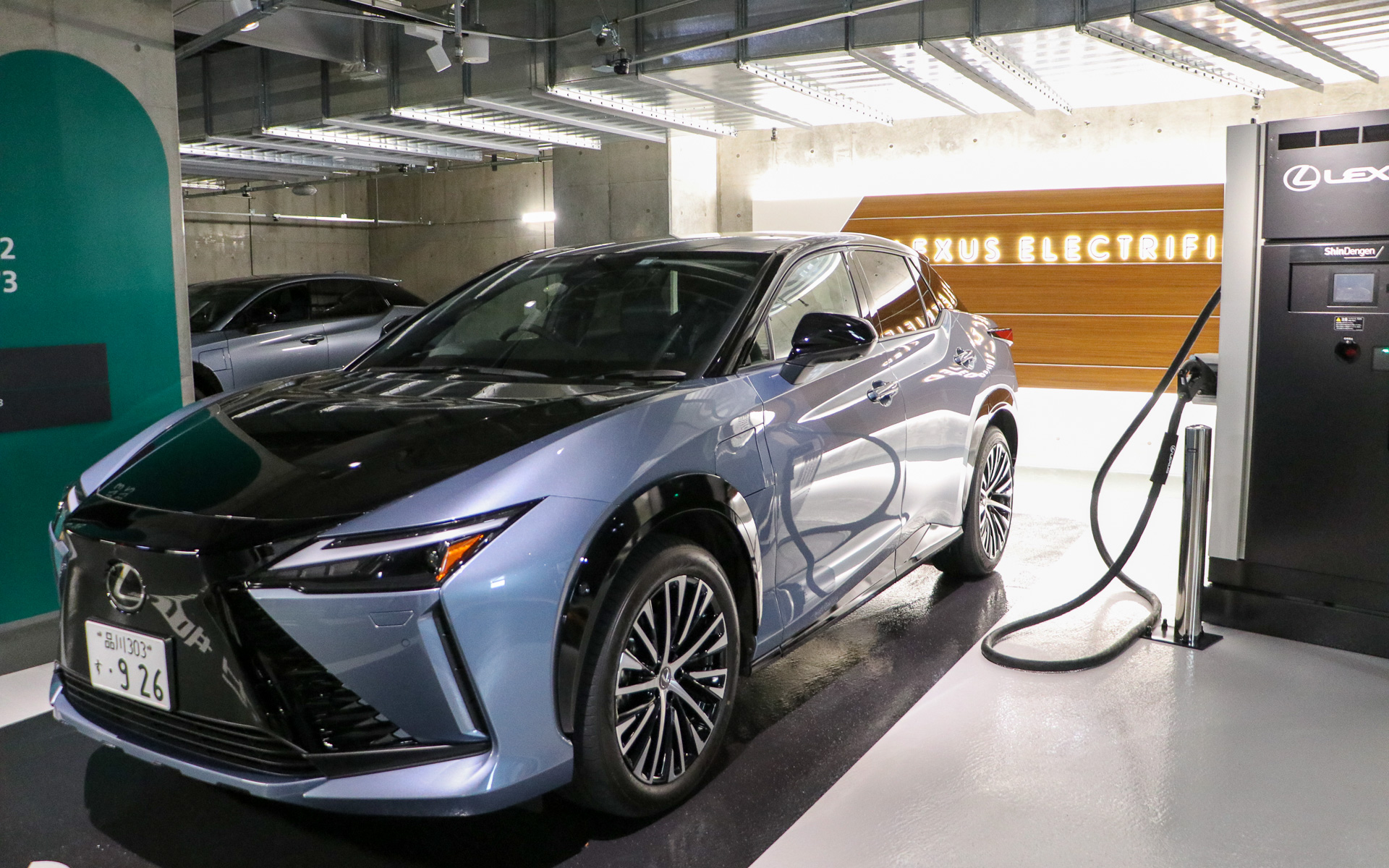 東京ミッドタウン日比谷に新設された「レクサス充電ステーション」