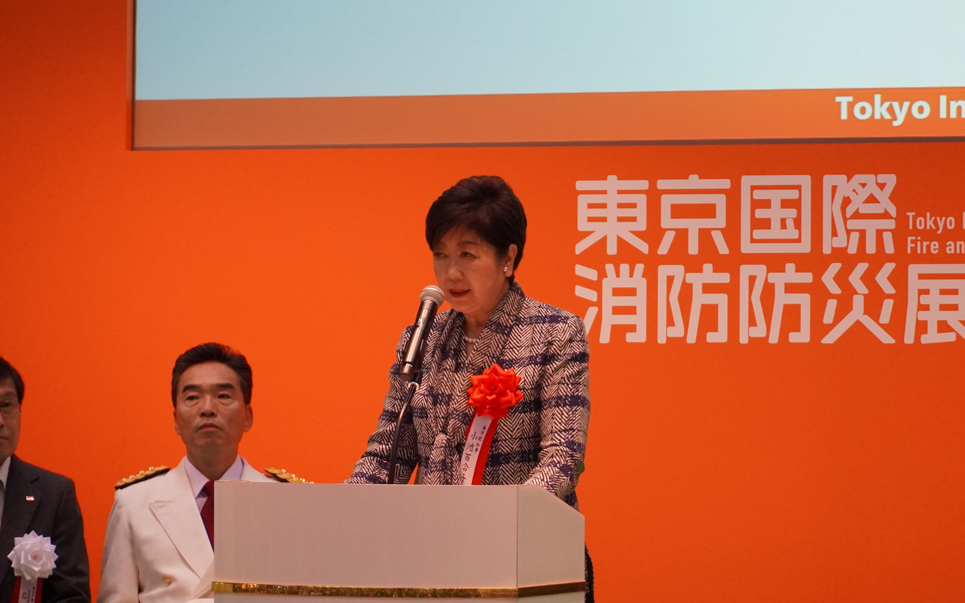 東京都知事の小池百合子氏