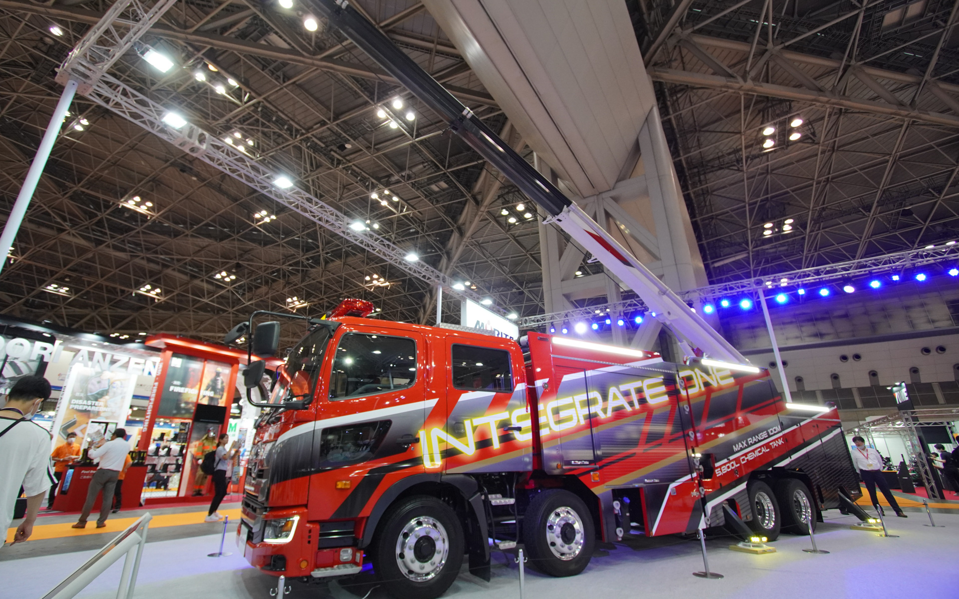 消火薬剤タンク付き大型化学高所放水車「インテグレートワン」