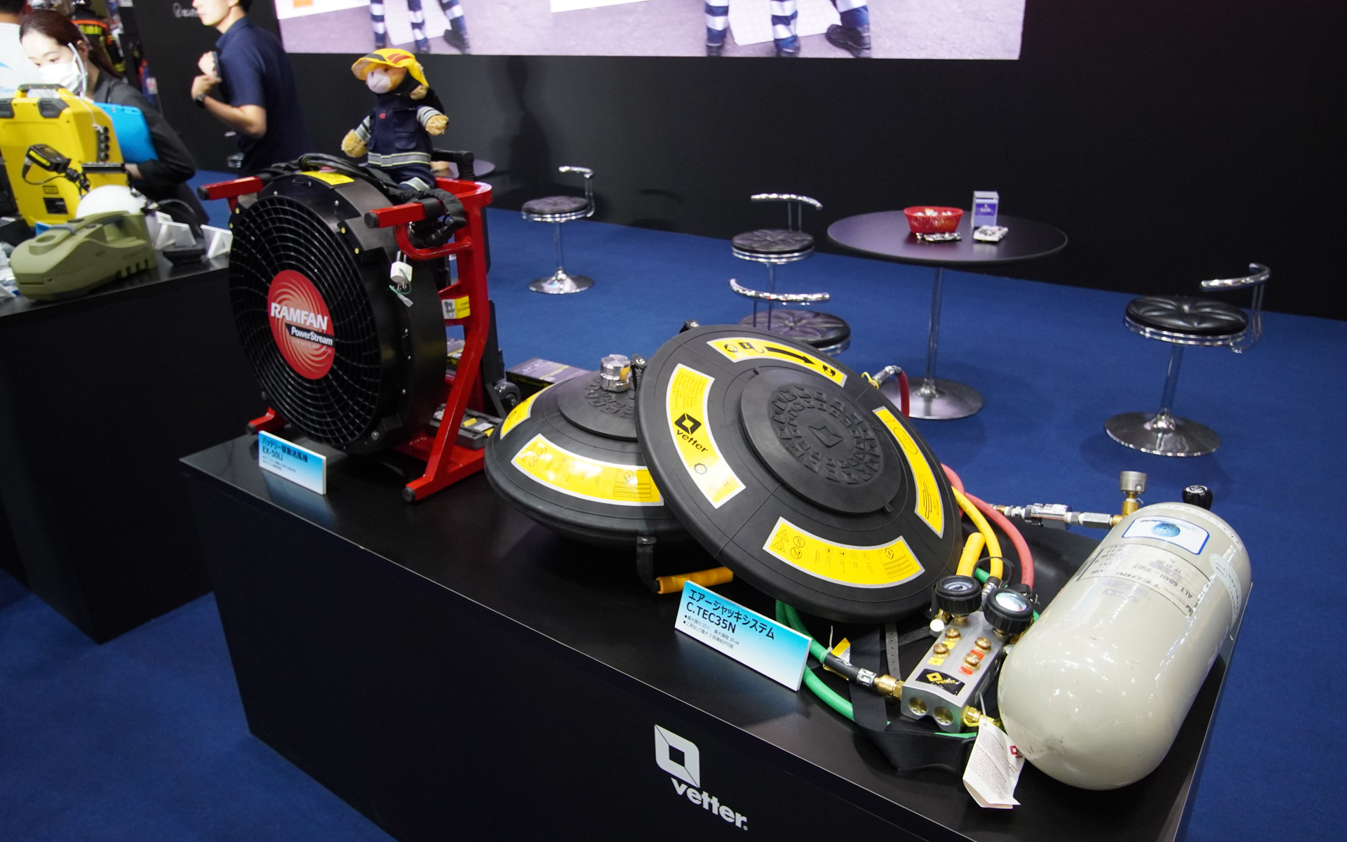 Teisenは消防機材を取り扱っており、豊富に展示