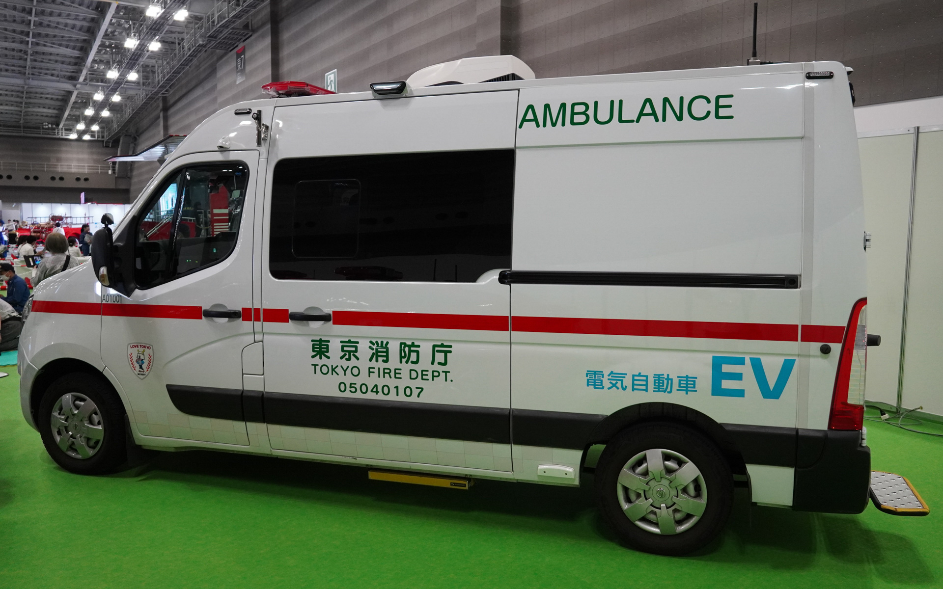 東京消防庁が現在使用中のEVの救急車、日産NV400がベース