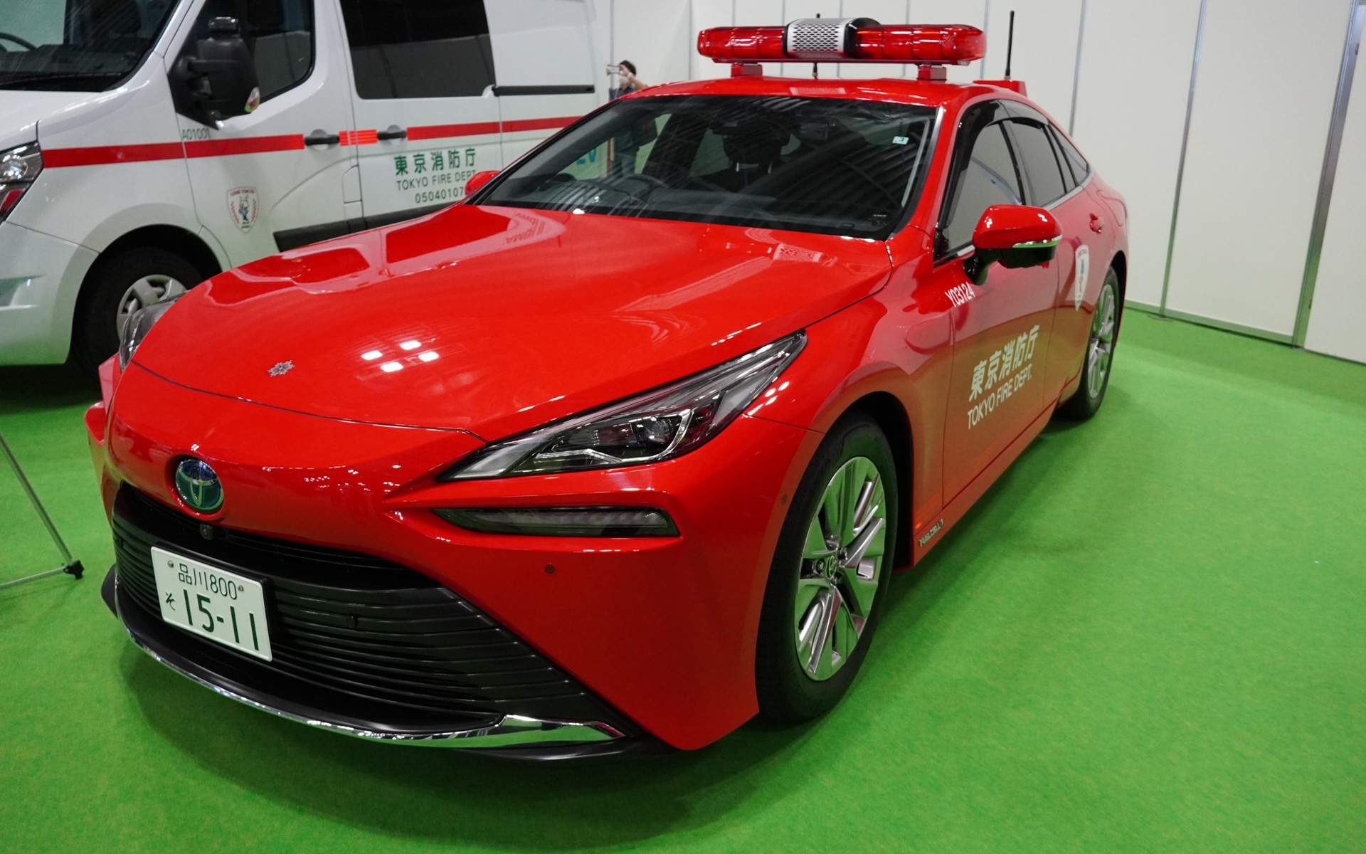 水素で走るトヨタ MIRAIをつかった査察広報車